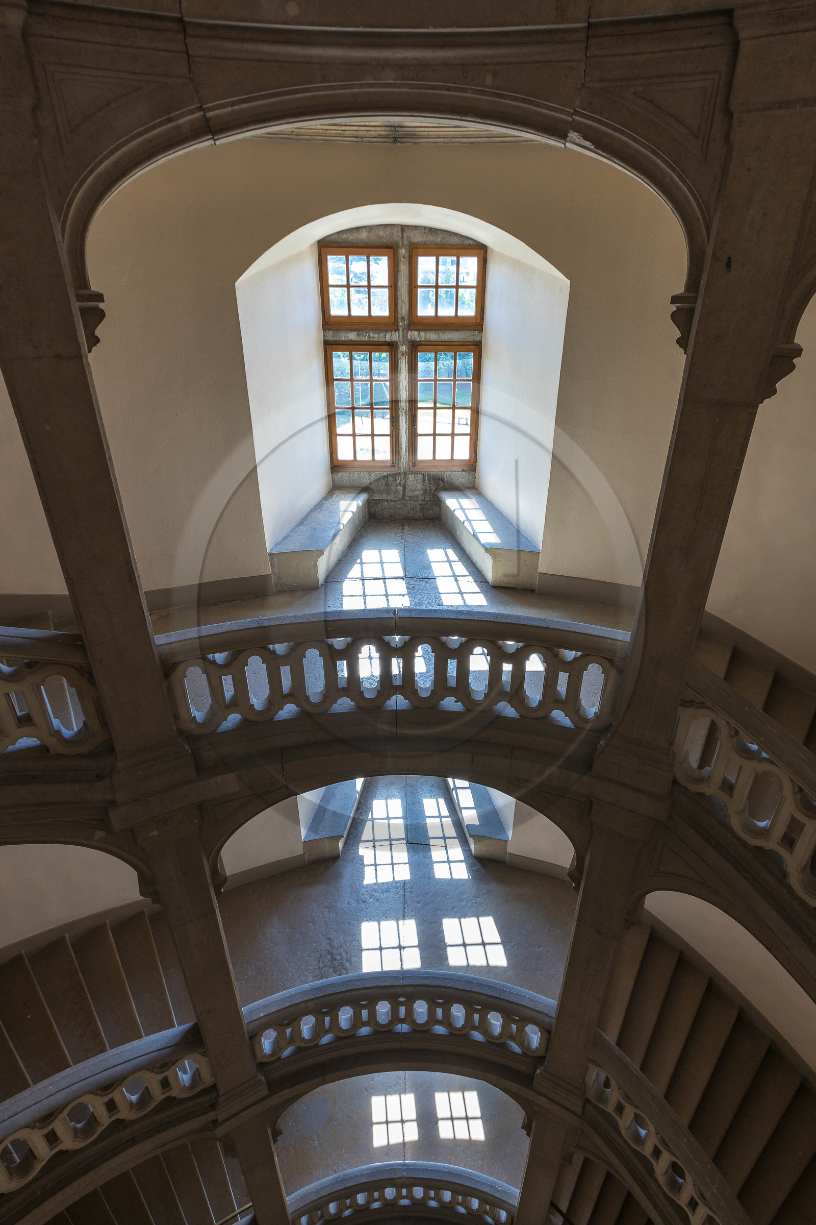 Château des ducs de Savoie, escallier de la Tour demi-ronde