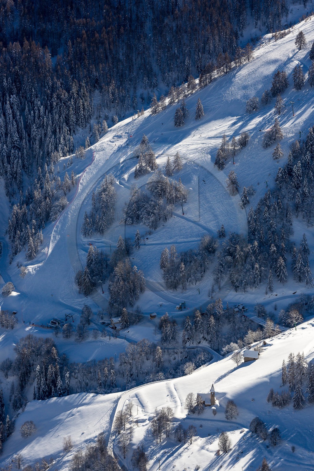 Uvernet-Fours, station de ski de Praloup, vallon des Agneliers