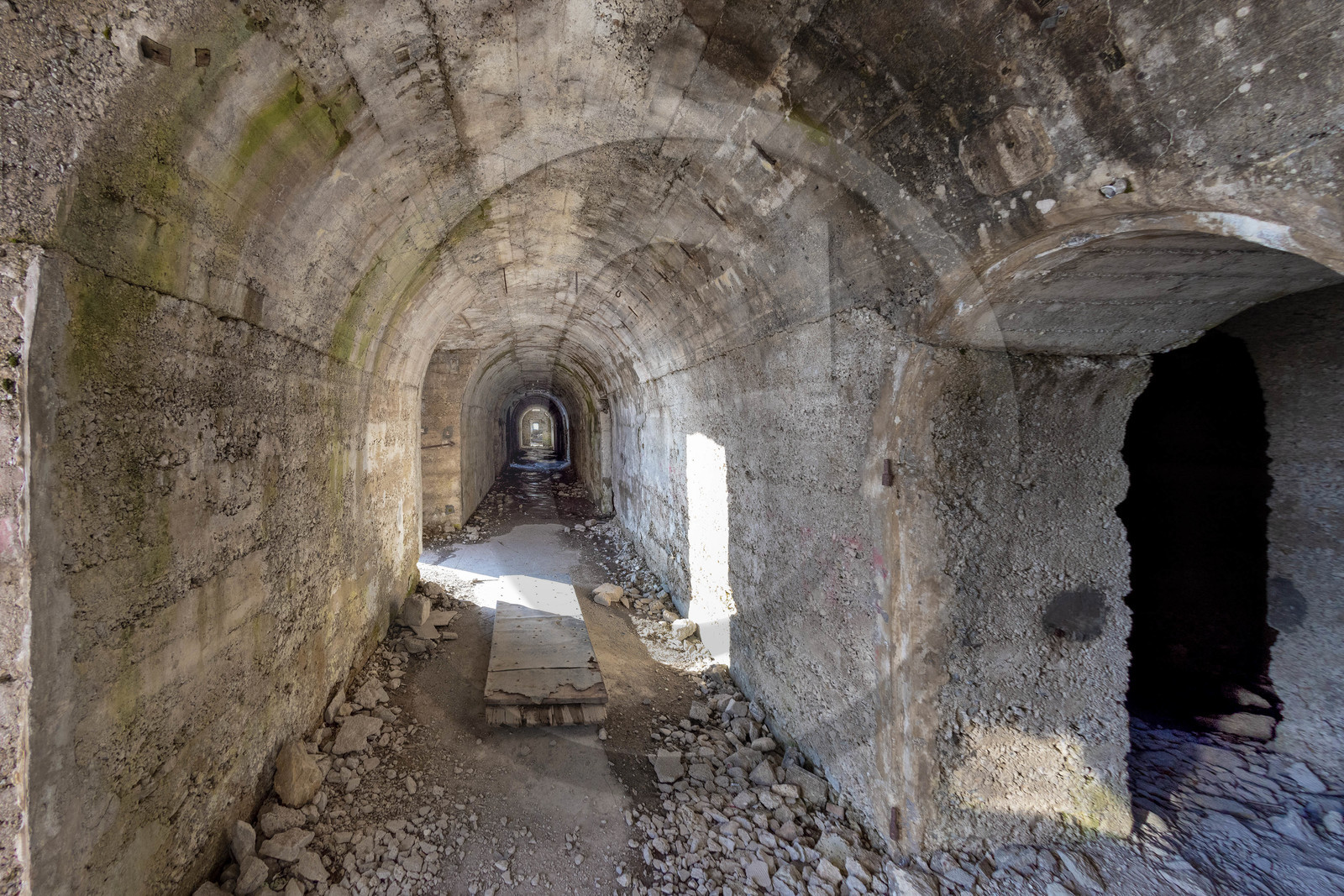Fort du Chaberton et les ruines de l'ancien camp militaire