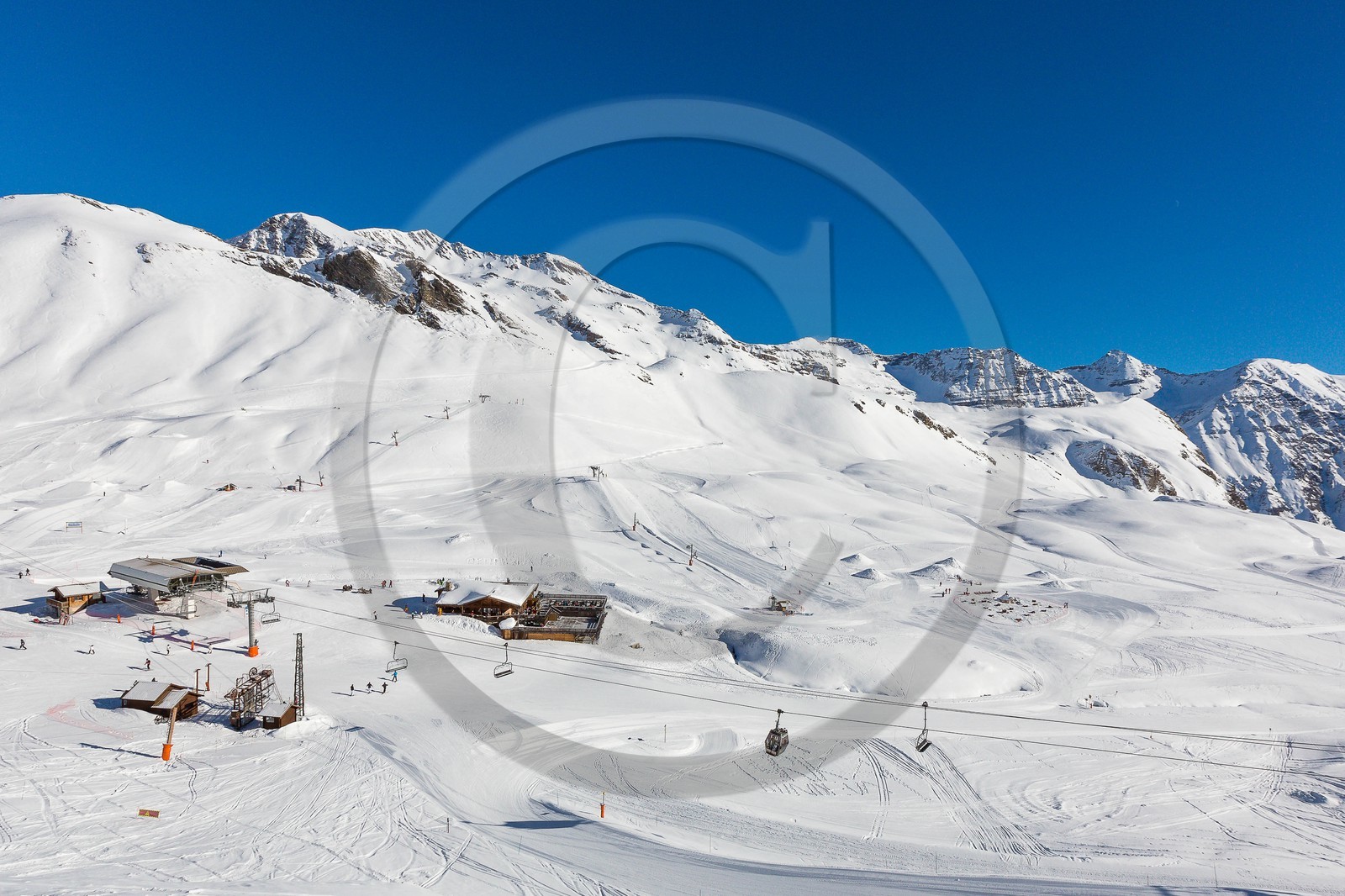 Station de ski d'Orcières 1850, plateau de Rocherousse, village d'igloo Williwaw
