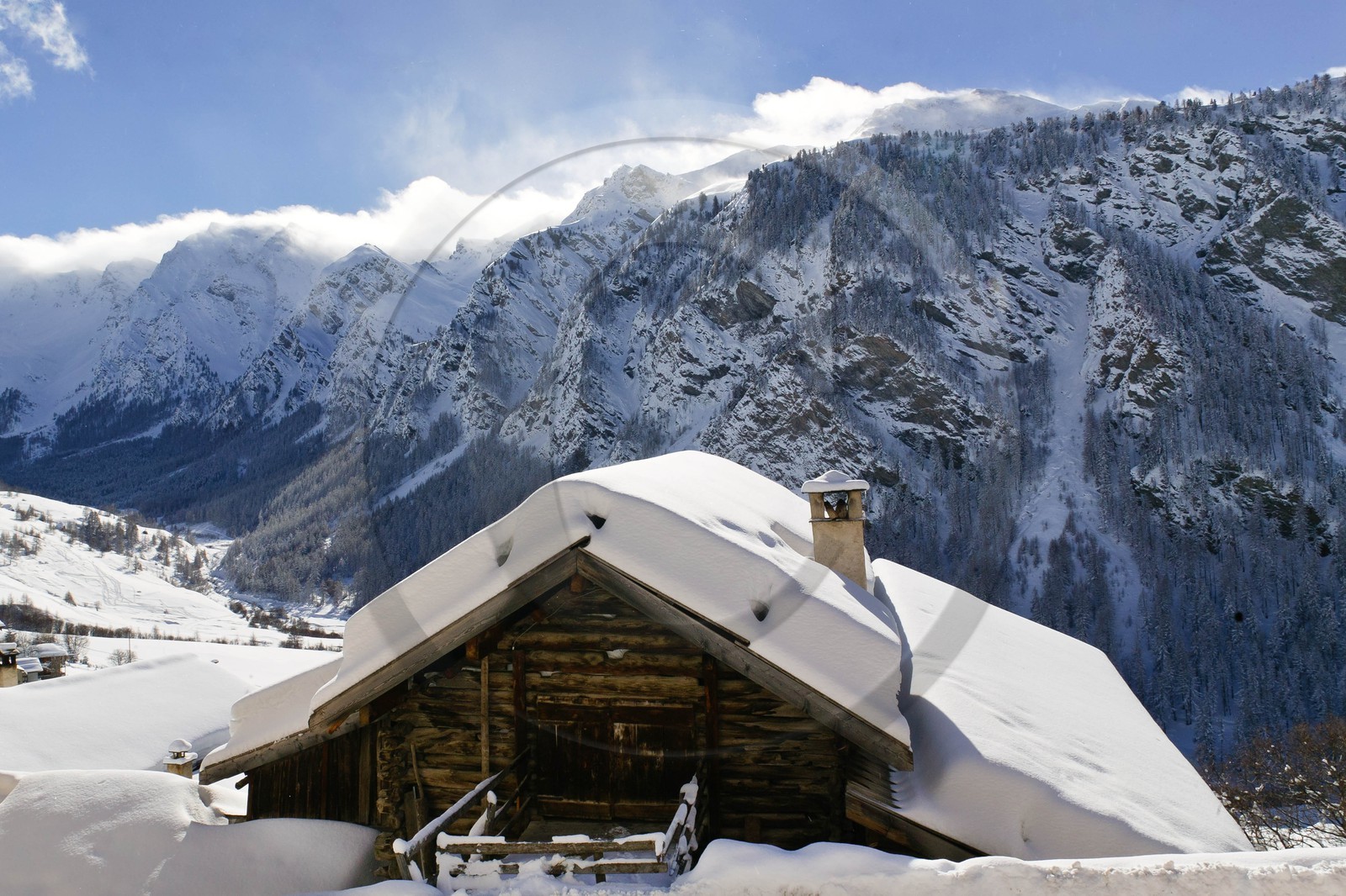 Saint-Véran, 2 042 m d'altitude,  plus haute commune  d'Europe