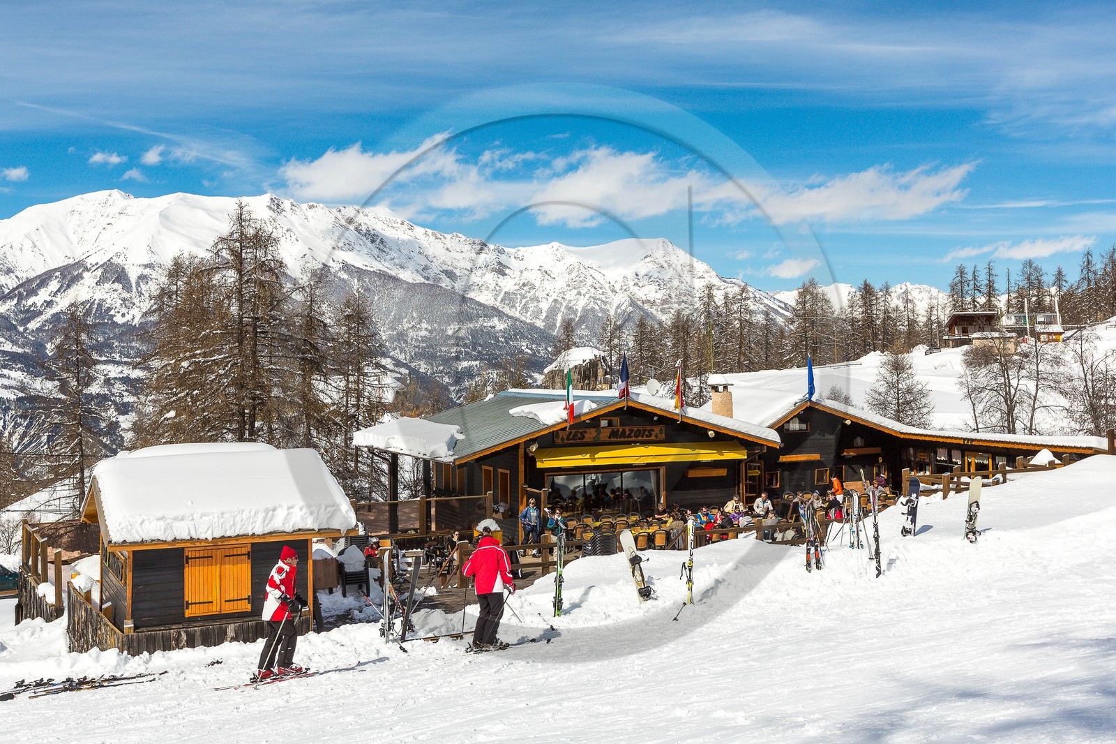 La station de ski Sauze Super-Sauze est une station village, restaurant les 3 Mazots