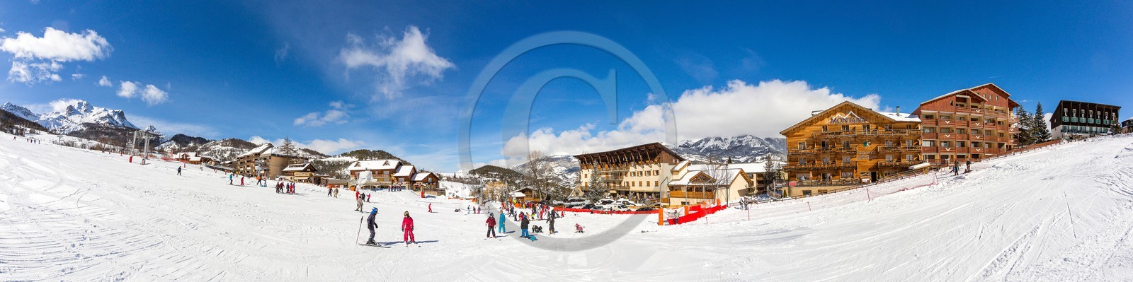 La station de ski Sauze Super-Sauze est une station village situ