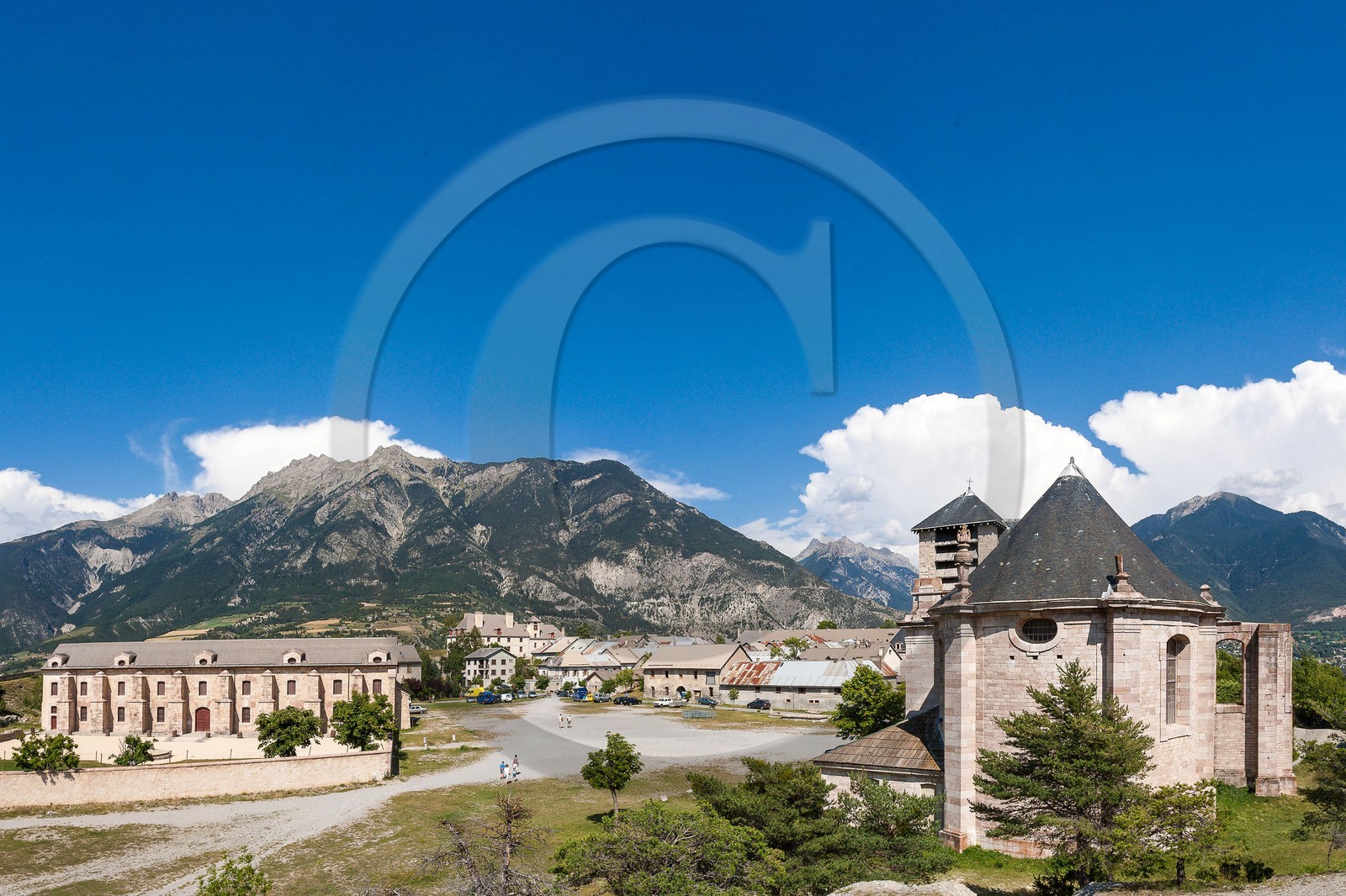Mont-Dauphin, fortifications Vauban, église inachevée