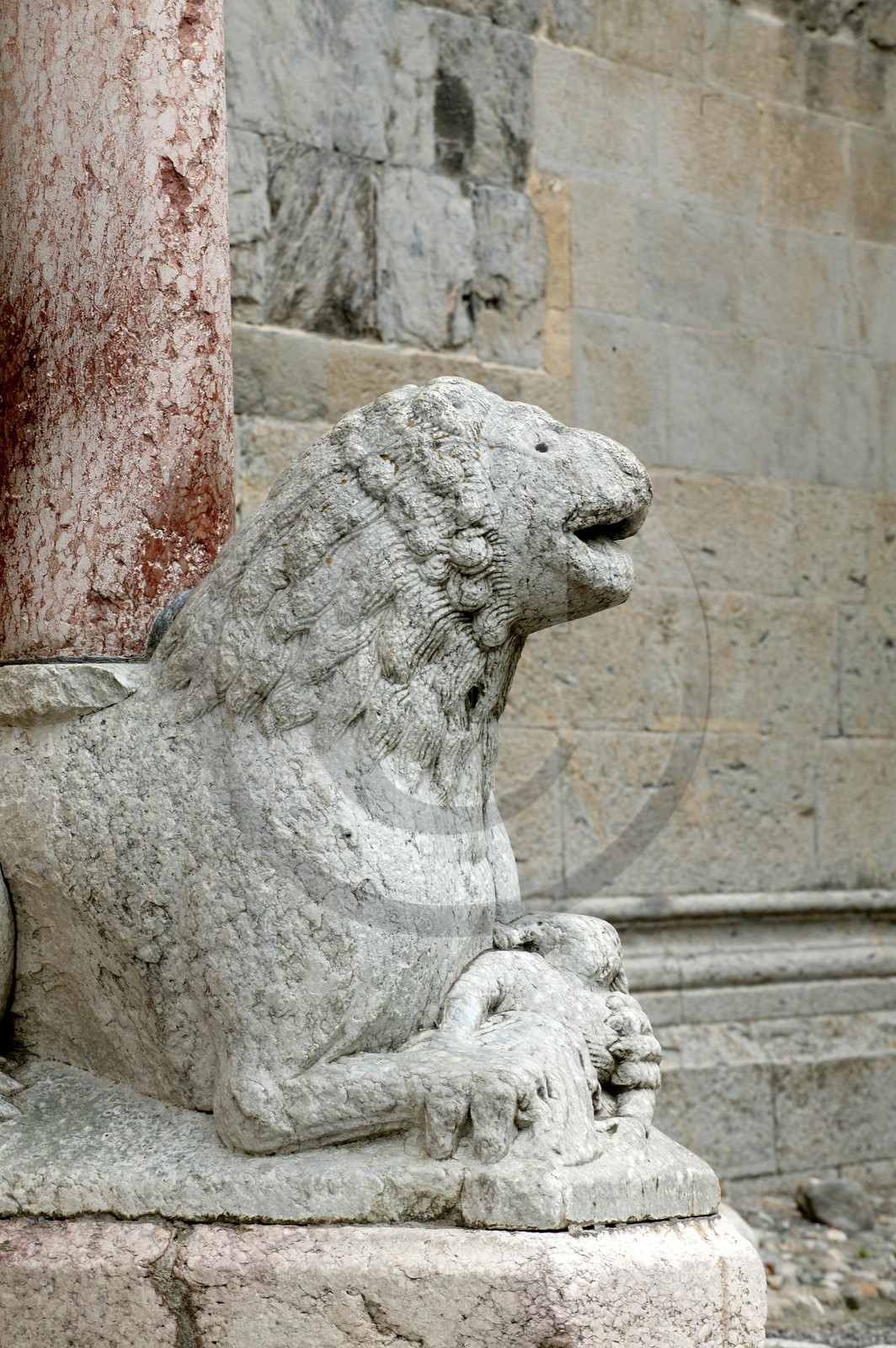 Embrun, Cathédrale Notre-Dame du Réal, détails sculpture