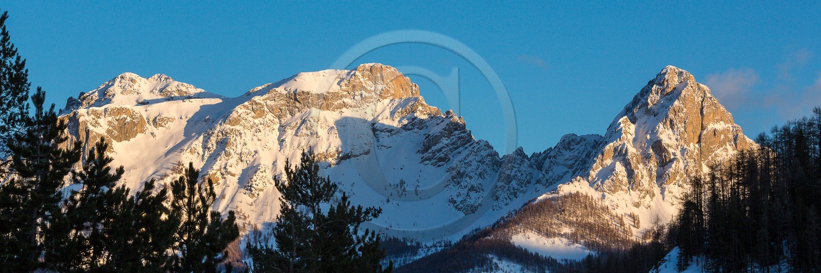 Uvernet-Fours, station de ski de Praloup, Le Chapeau de Gendarme et le Pain de Sucre