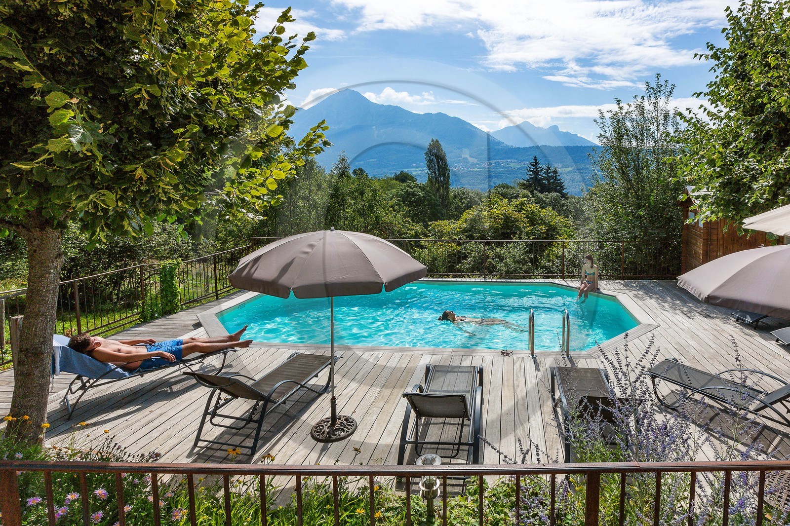 Chabottes, Ecogîte, chambres d'hôtes,  Repas et Table d'hôtes  La Grange des Ecrins