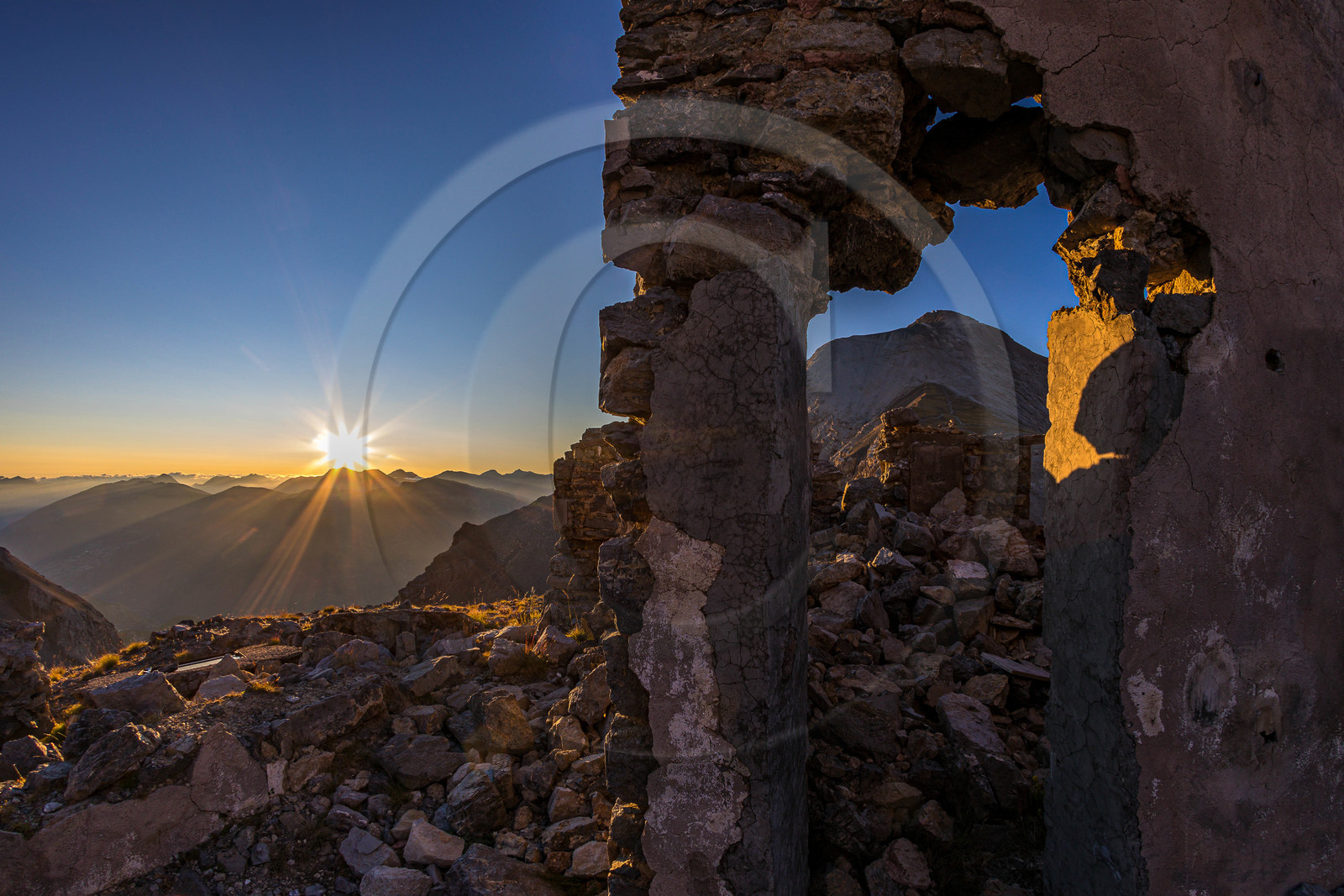 Col du Chaberton et les ruines de l'ancien camp militaire