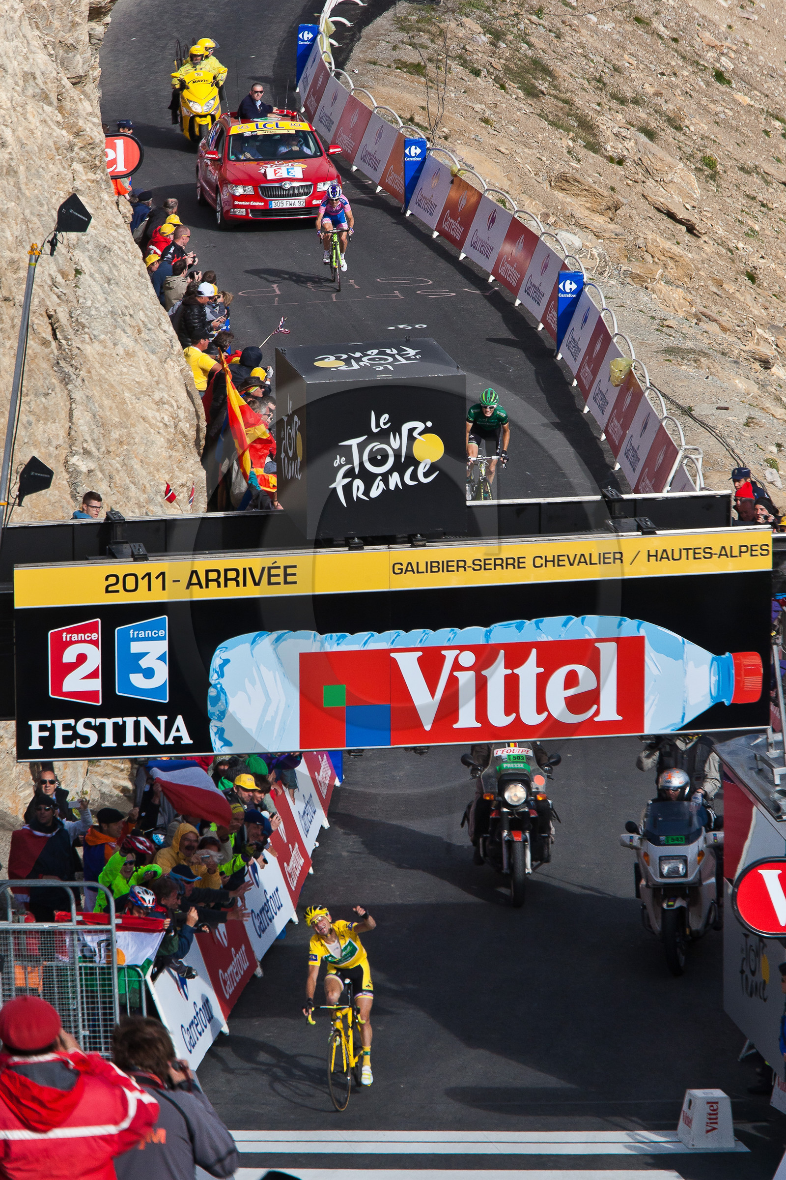 Tour de France 2011, arrivée au sommet du col du Galibier (altitude 2 6421 m)