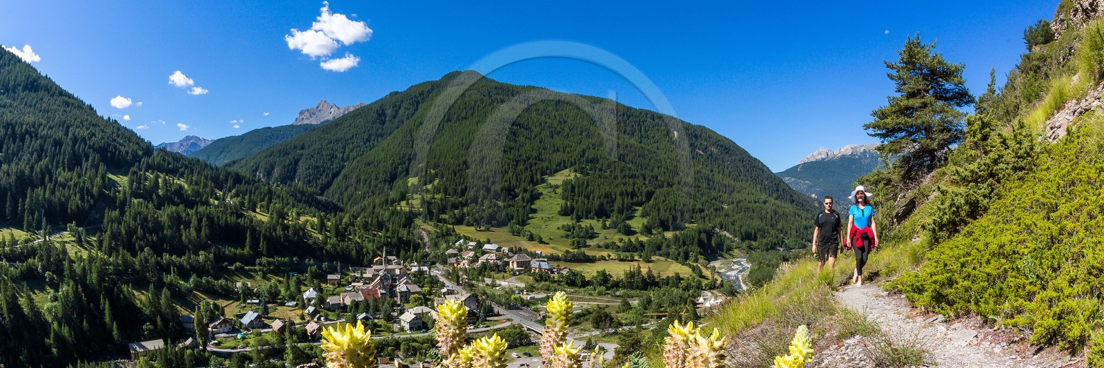 Château-Ville-Vieille, sentier des astragales