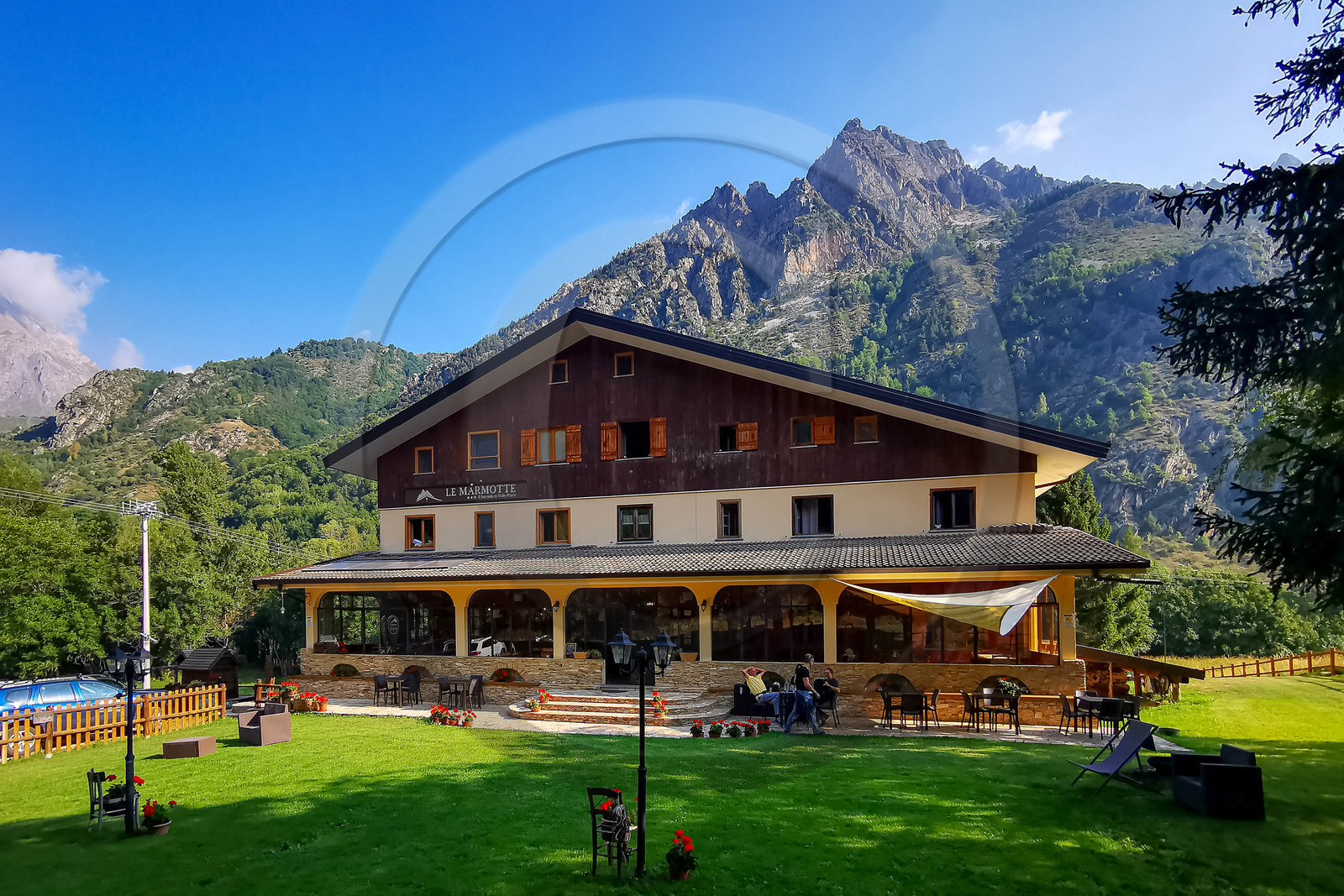 Valle Maira, Acceglio, Albergo Le Marmotte