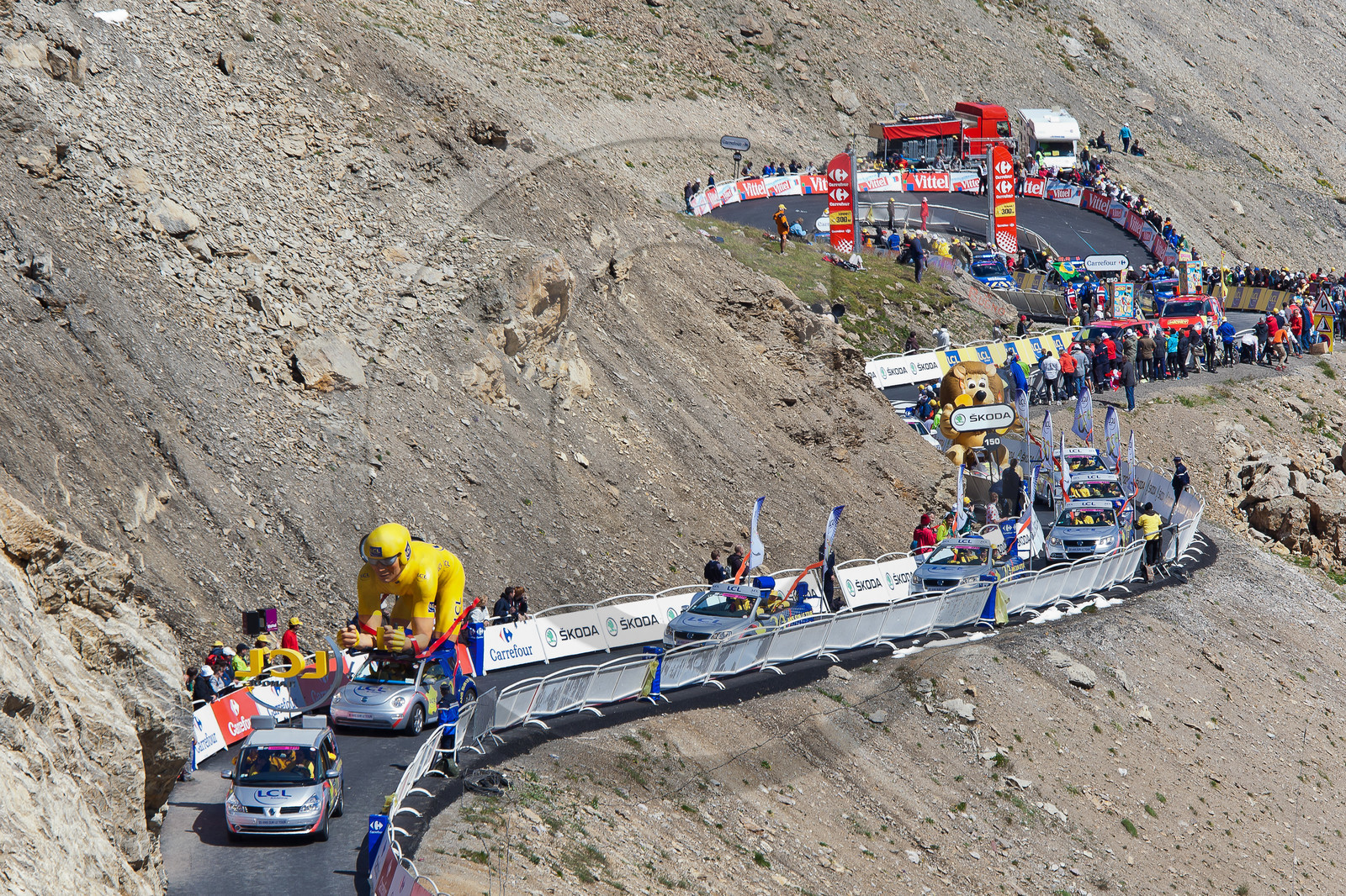 Tour de France 2011, arrivée au sommet du col du Galibier (altitude 2 6421 m)