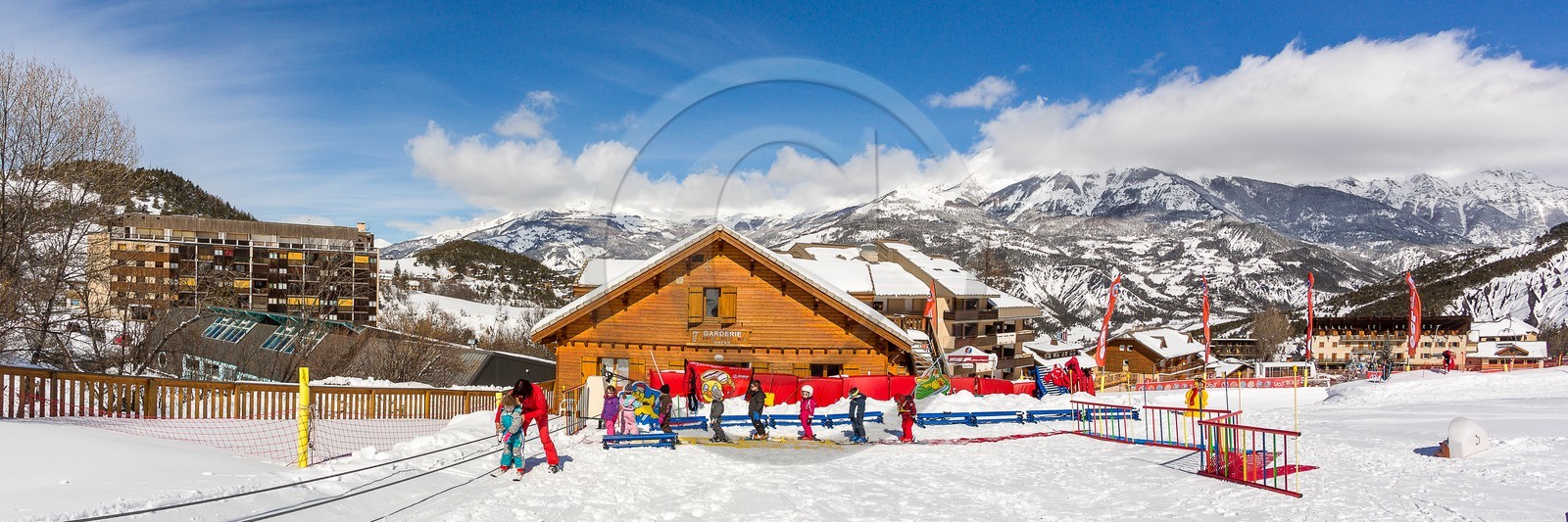 La station de ski Sauze Super-Sauze est une station village, le jardin des neiges