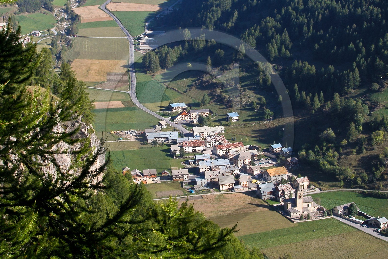 village d'Arvieux sur la route du col de l'Izoard