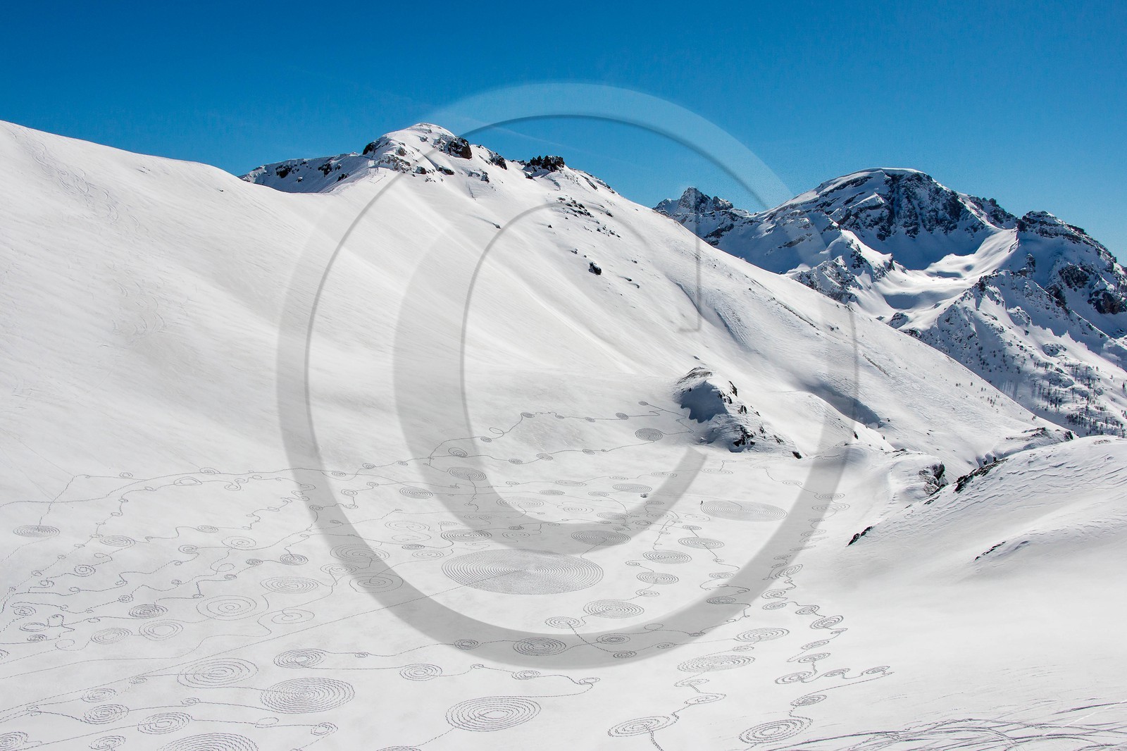 Serre-Chevalier, Snow drawings, une œuvre de l'artiste Sonja Hinrichsen