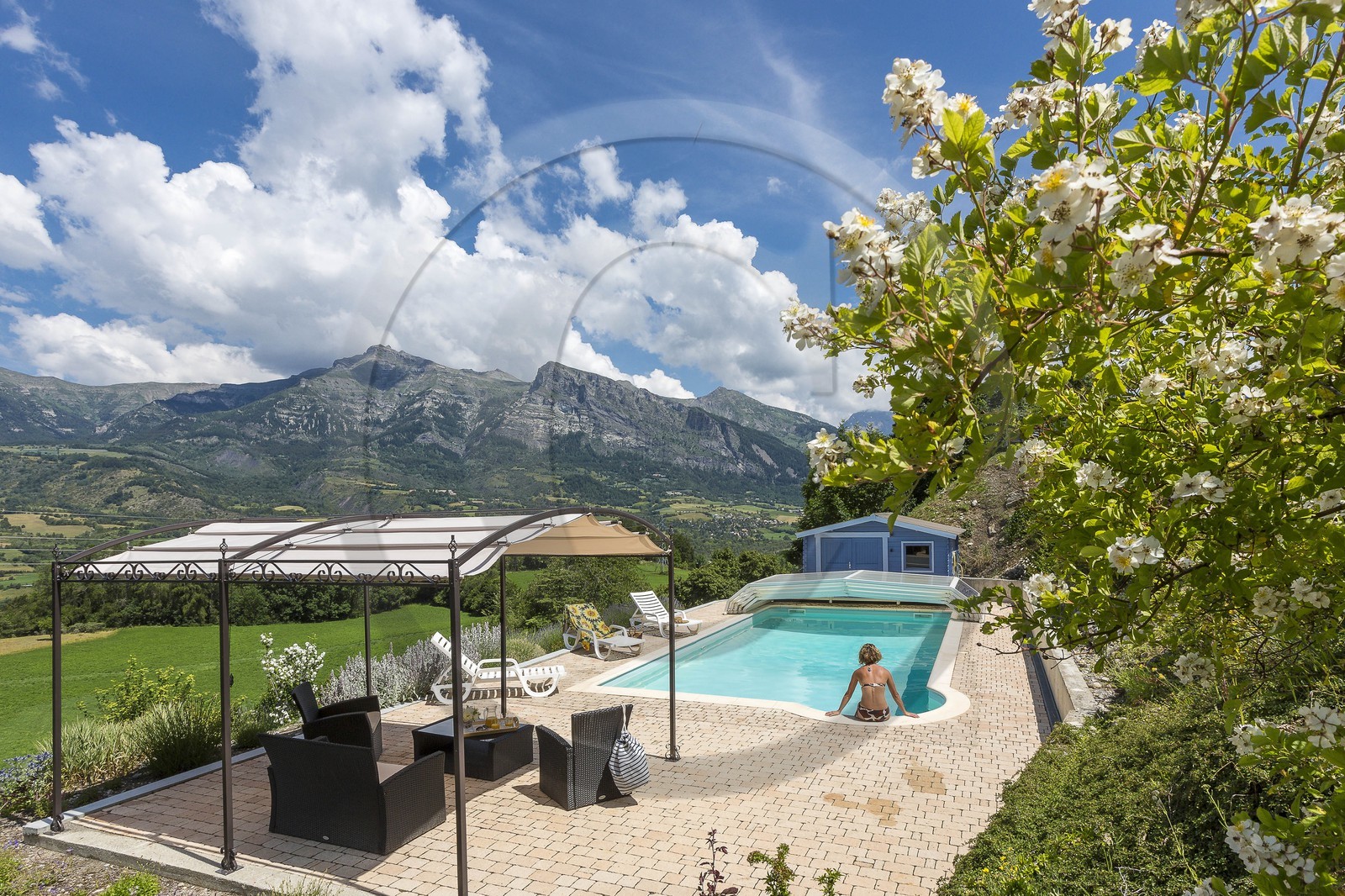 Saint-Léger-les-Mélèzes, Chambres et table d'hôtes La Coustille