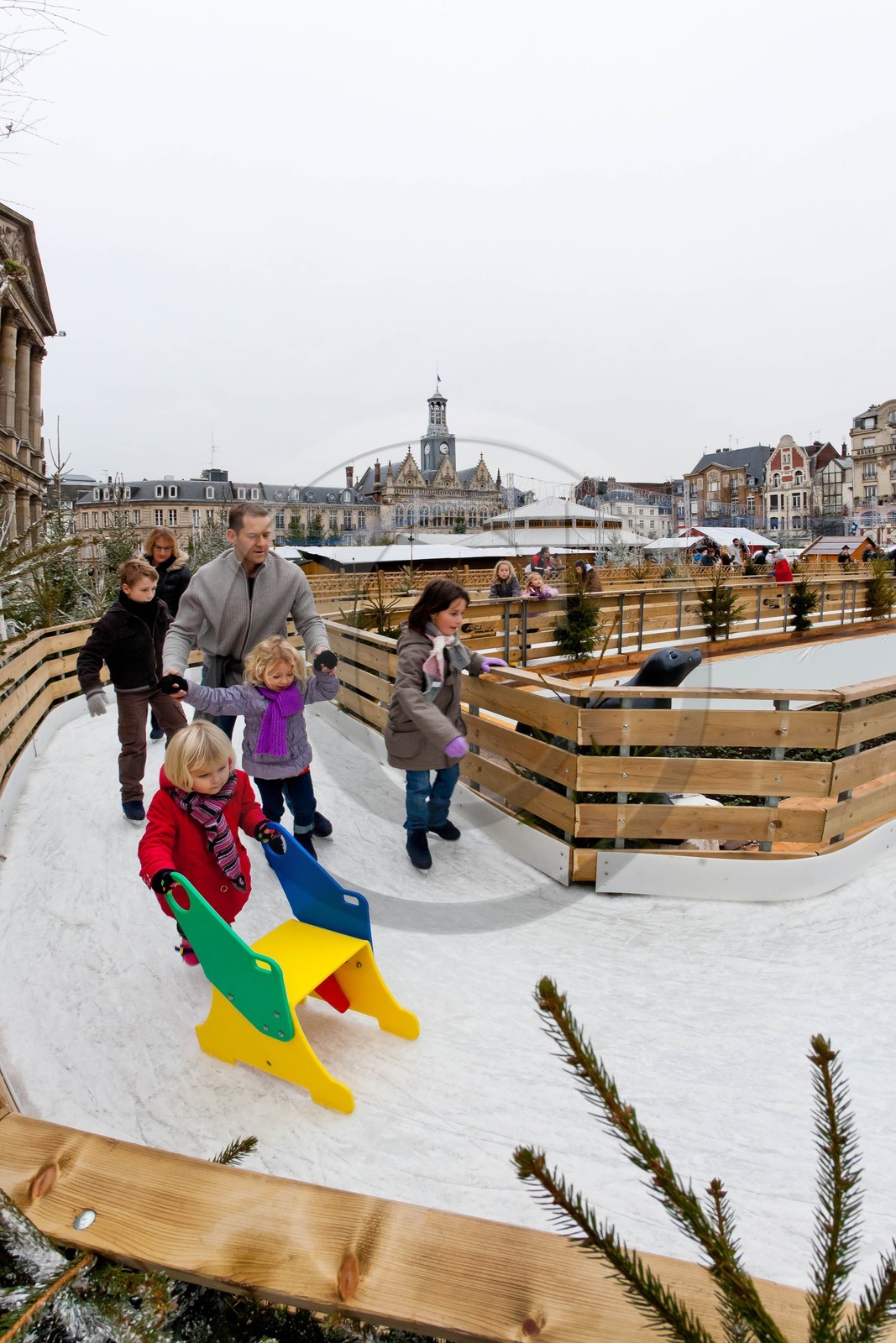 La patinoire en glace naturelle installée par Synerglace à Saint-Quentin