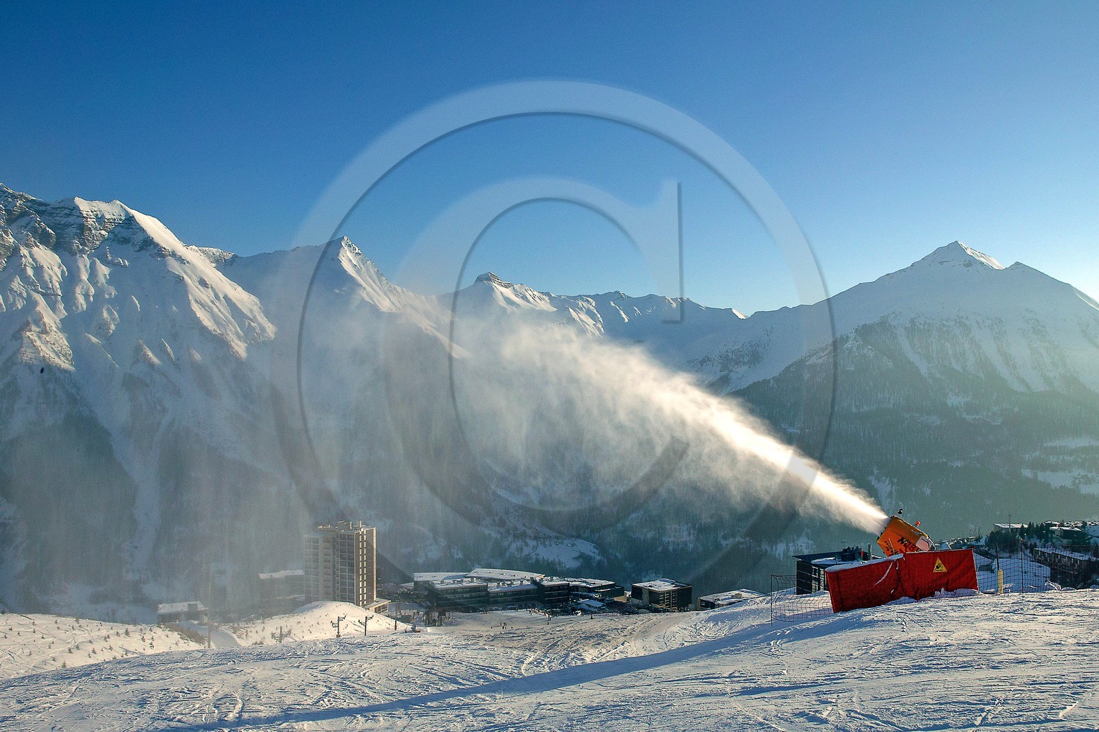 Station de ski d'Orcières 1850, canon à neige