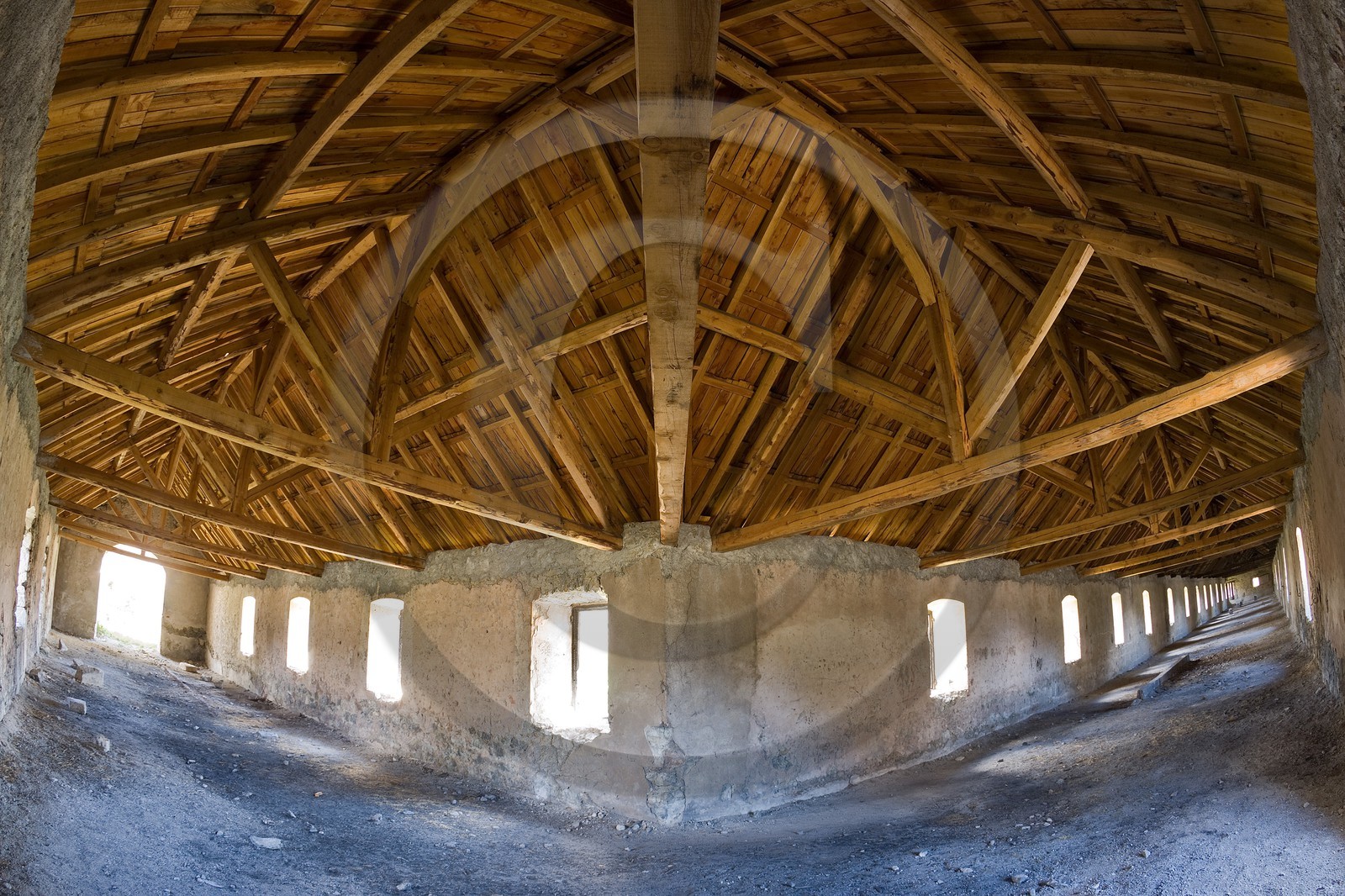 Briançon, charpente de la caserne casematée du Fort des Têtes