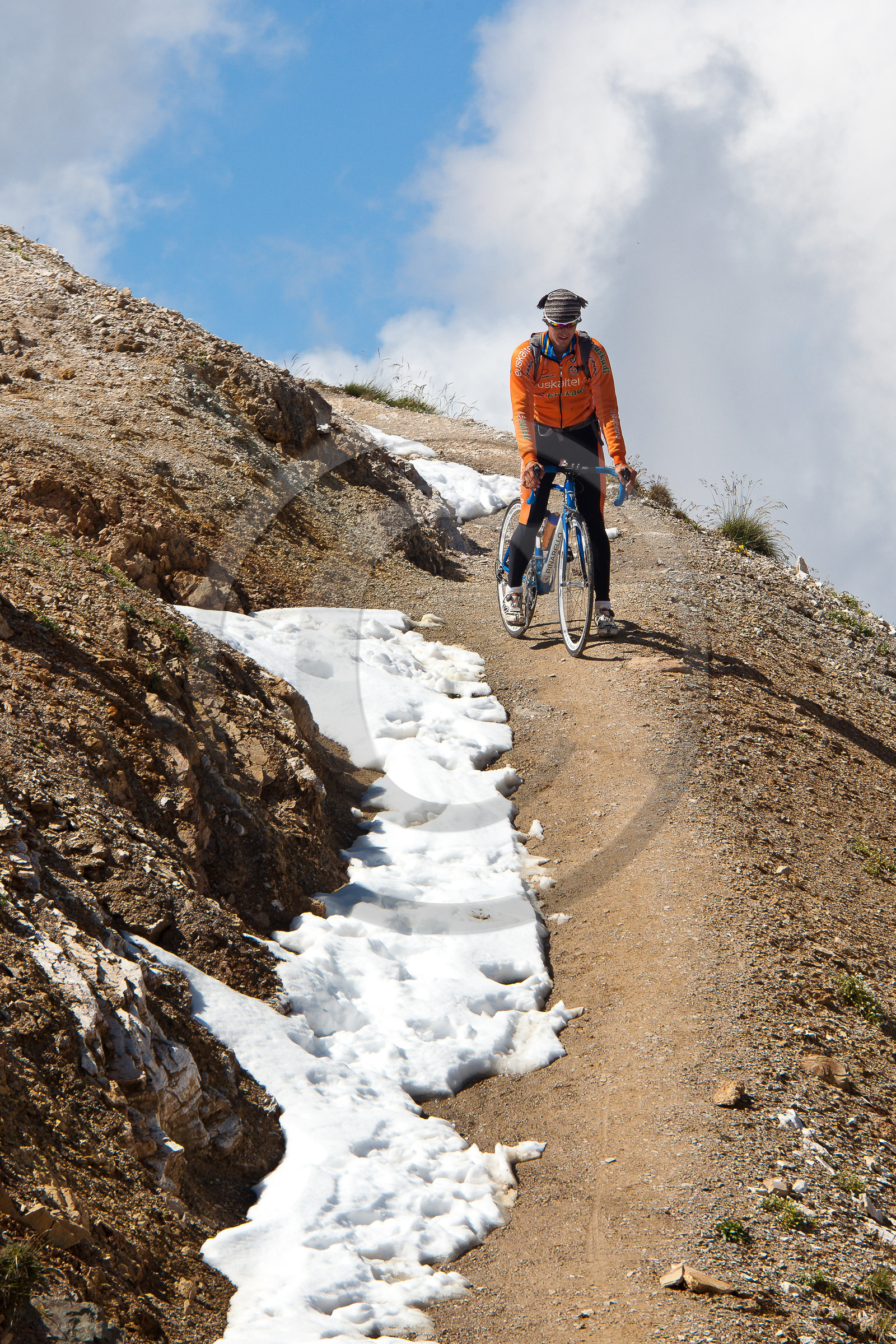 Tour de France 2011, arrivée au sommet du col du Galibier (altitude 2 6421 m)