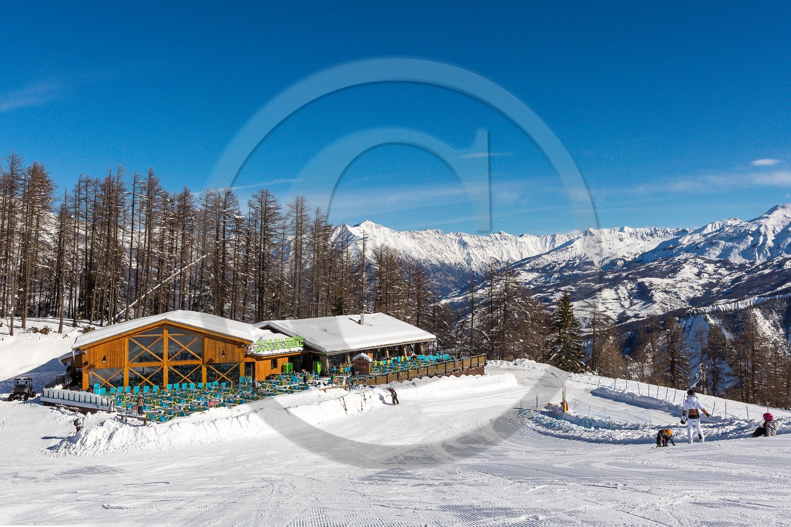 Uvernet-Fours, station de ski de Praloup, restaurant d'altitude Clos du Serre