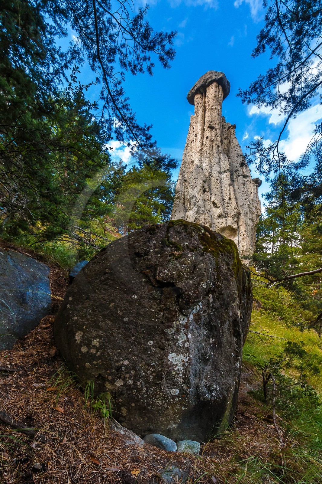 Molines-en-Queyras, demoiselle coiffée, cheminée de fée