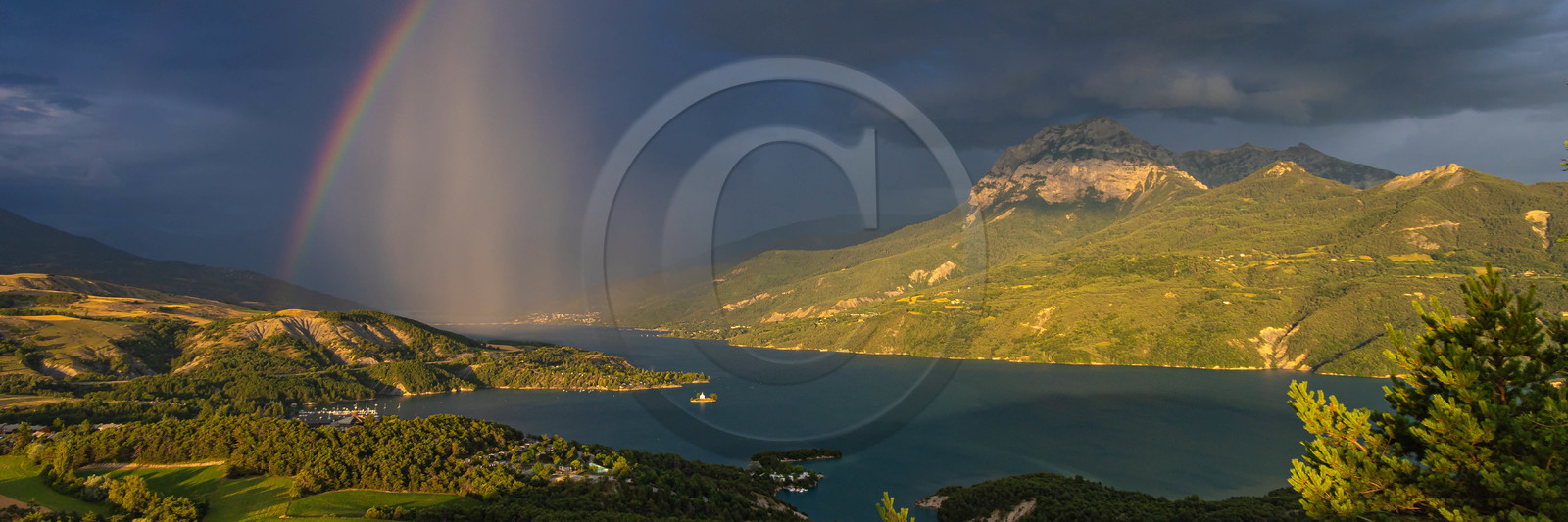 Arc-en-ciel sur la chapelle Saint-Michel