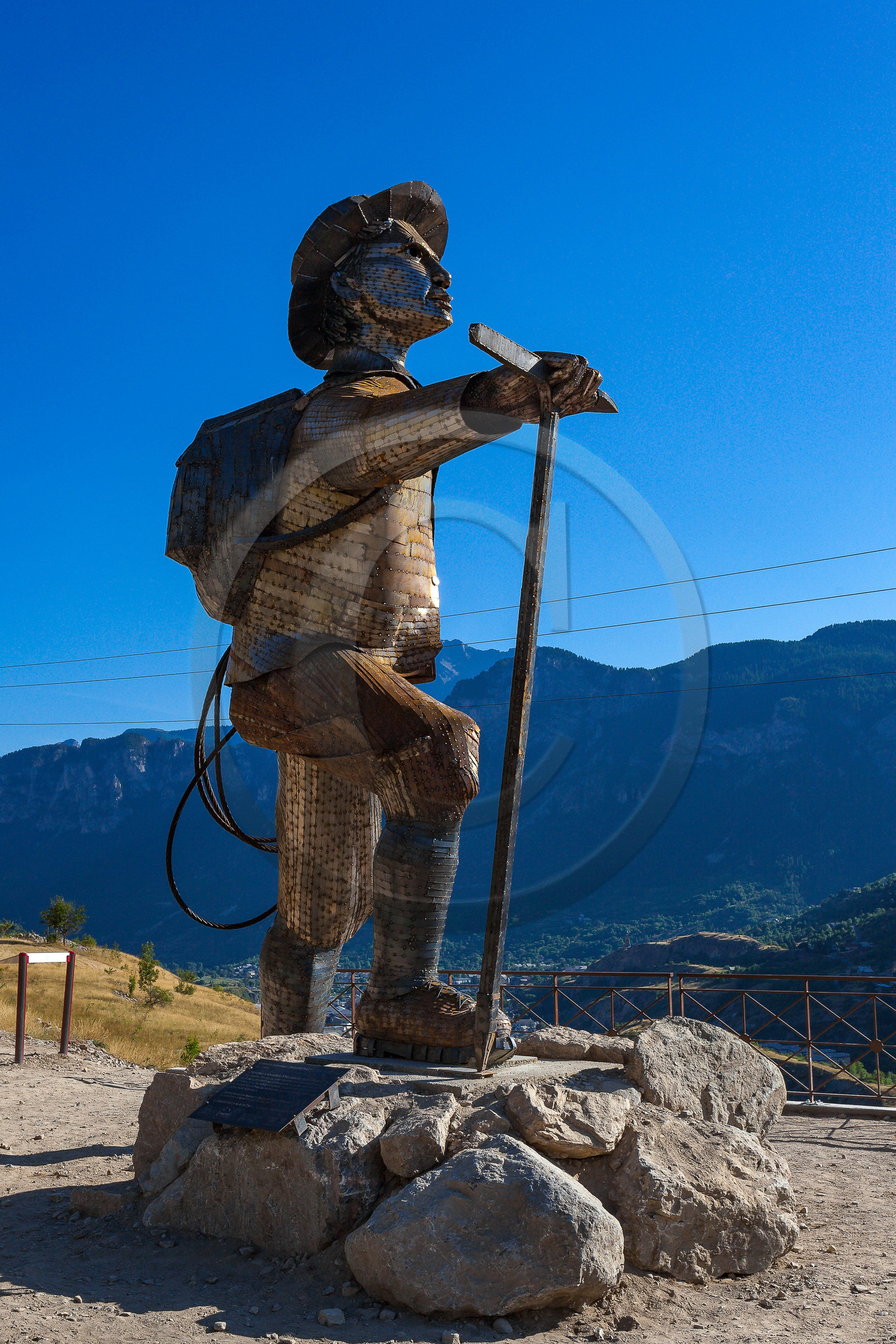 Statue d' Edward Whymper par l'artiste Christian Burger