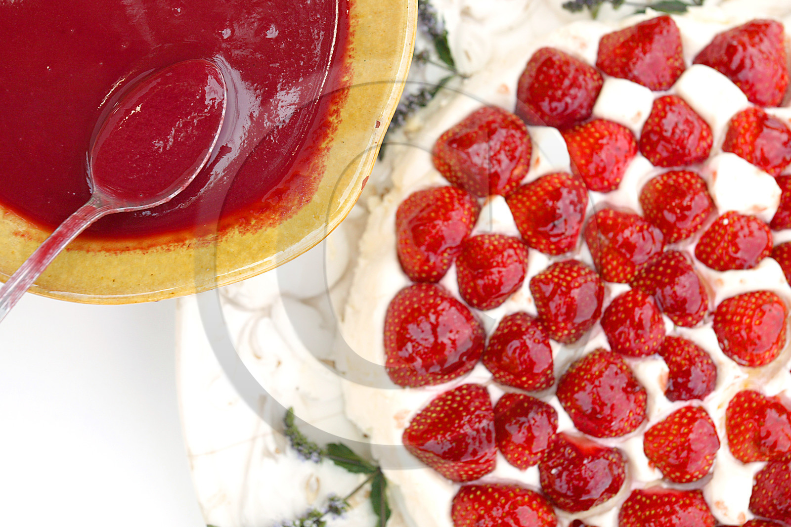 Auberge du Moulin, charlotte aux fraises