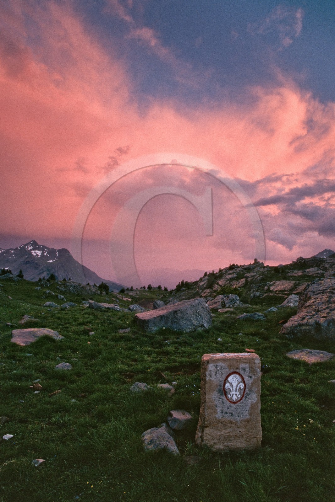 Col de la Cayolle, Borne N° 9, ancienne borne frontière entre le Comté de Nice et la France