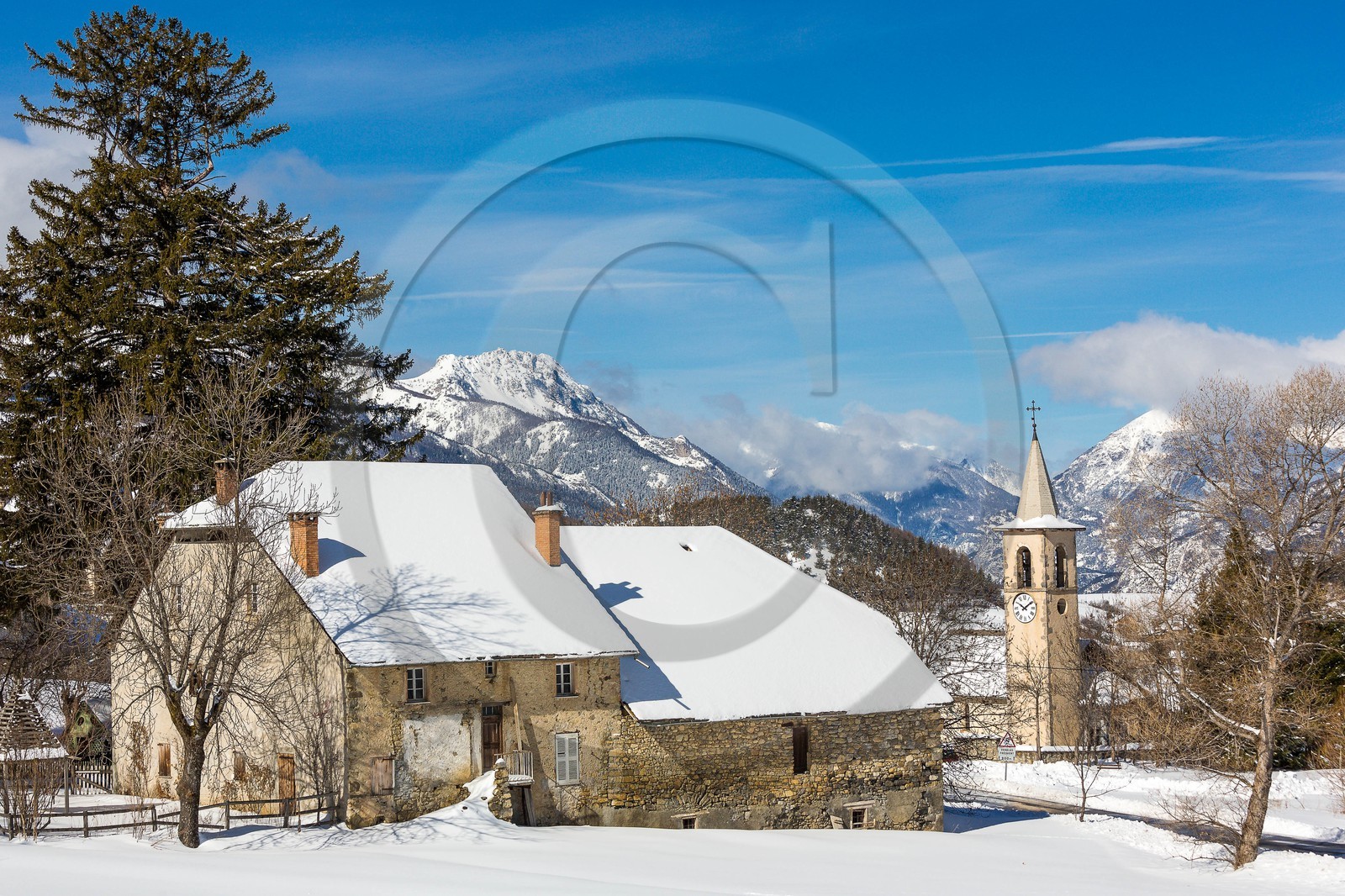 La station de ski Sauze Super-Sauze est une station village située entre 1400 et 2400 m, Enchastrayes