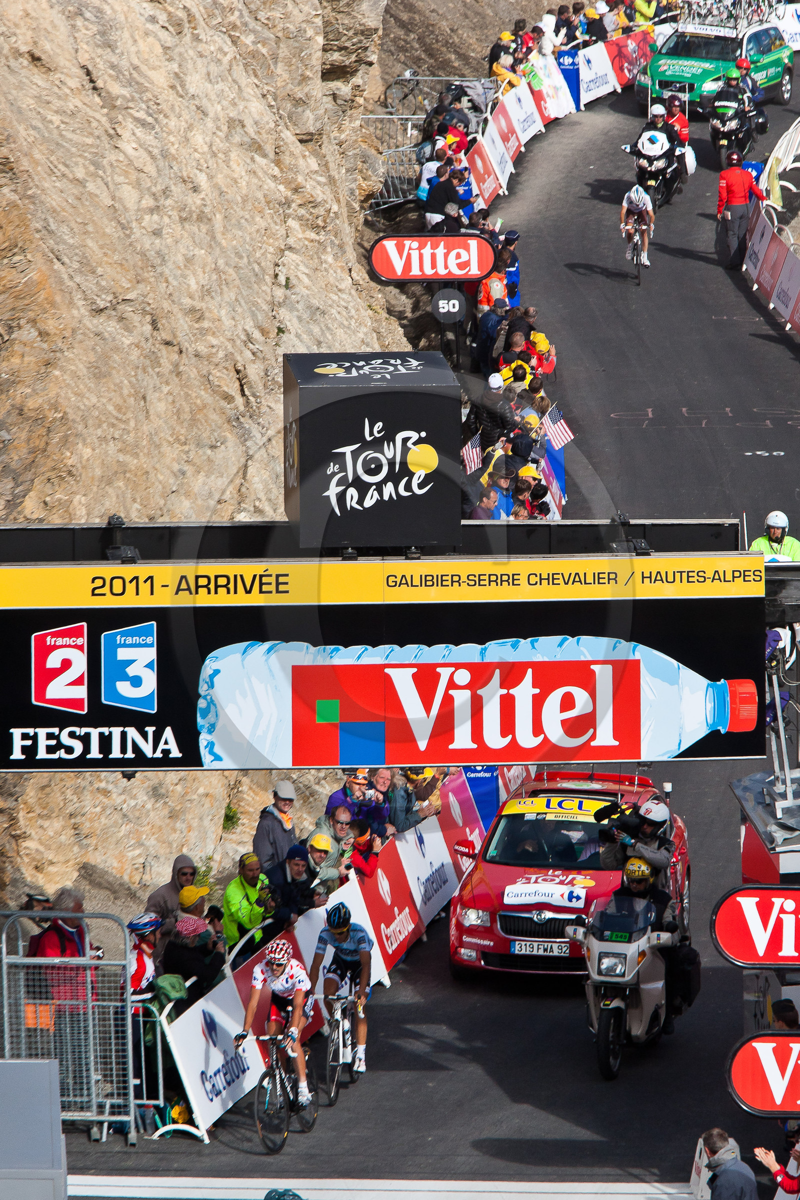 Tour de France 2011, arrivée au sommet du col du Galibier (altitude 2 6421 m)