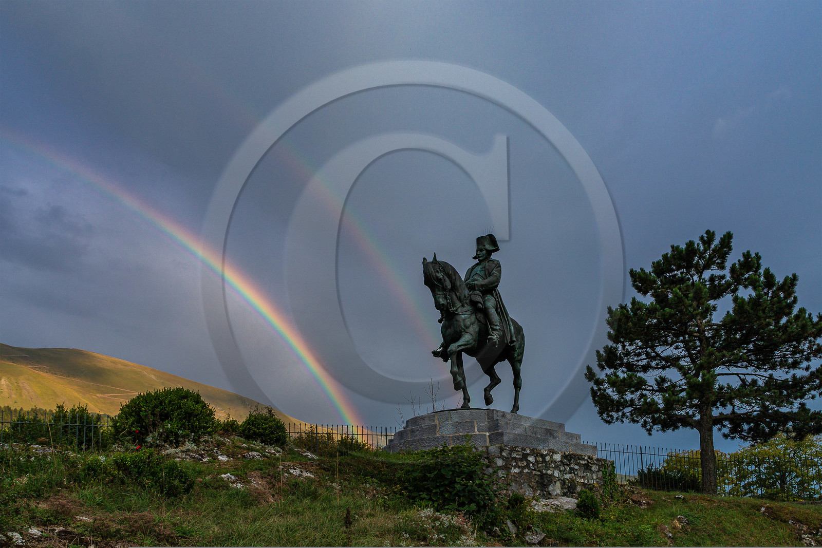 Laffrey, Statue et route Napoléon
