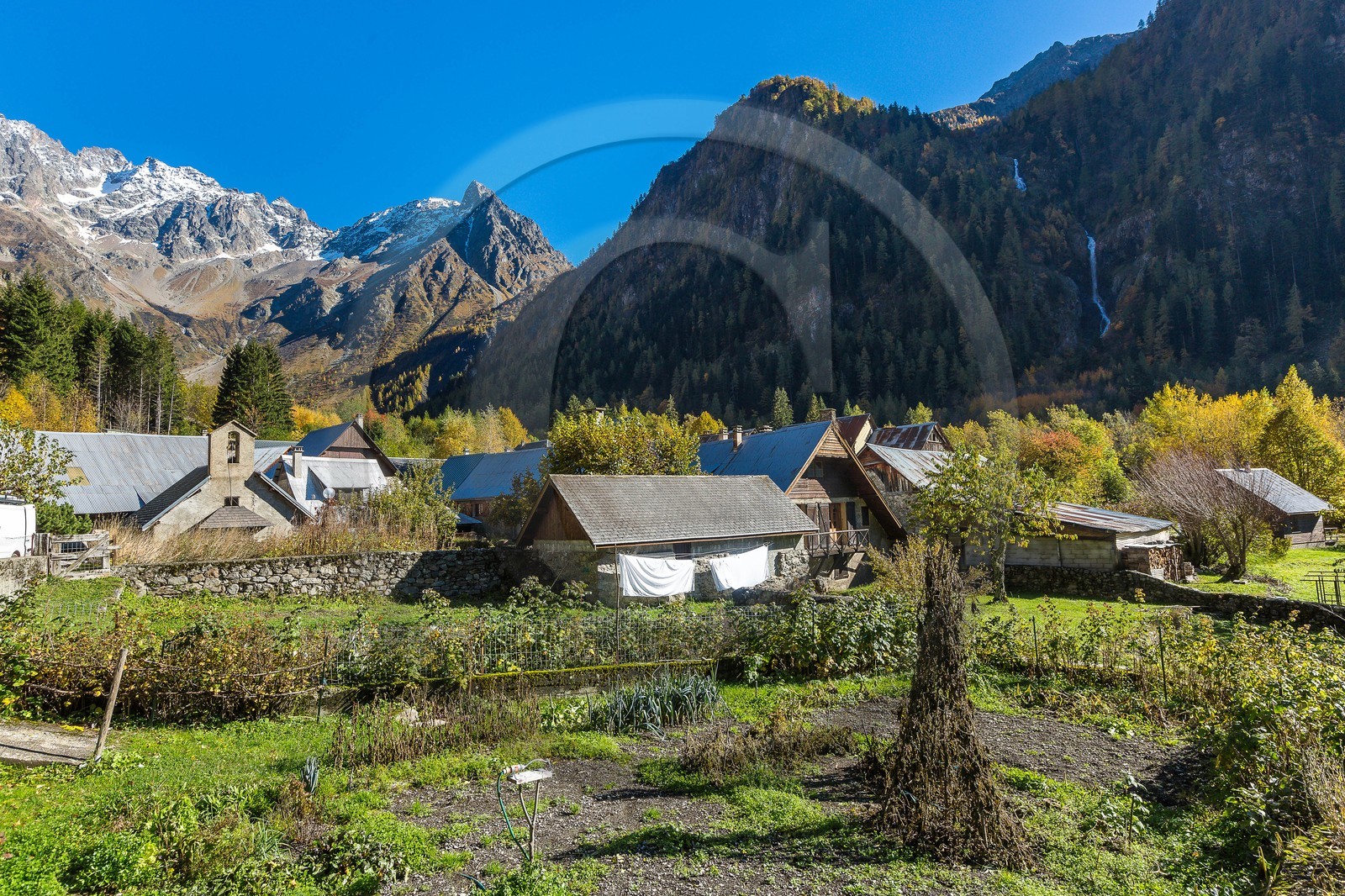 Vallée du Béranger village de Valjouffrey, hameau de Valsenestre