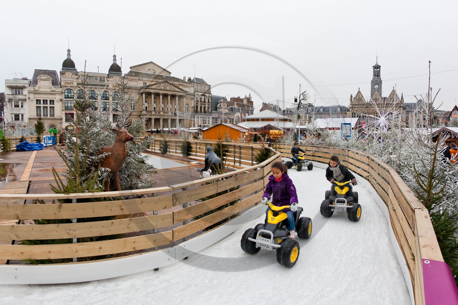 La patinoire en glace naturelle installée par Synerglace à Saint-Quentin
