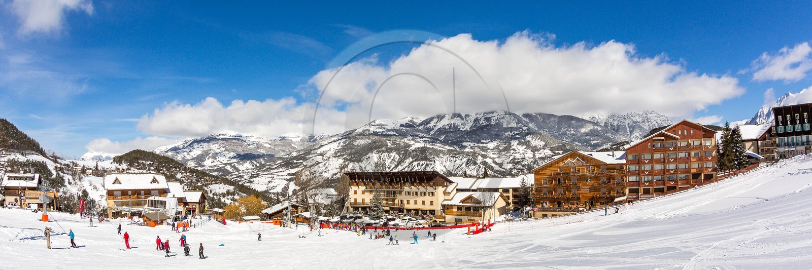 La station de ski Sauze Super-Sauze est une station village située entre 1400 et 2400 m