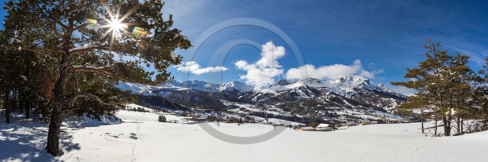 station de ski Sauze Super-Sauzedepuis Serre-Notre-Dame, hameau La Conche