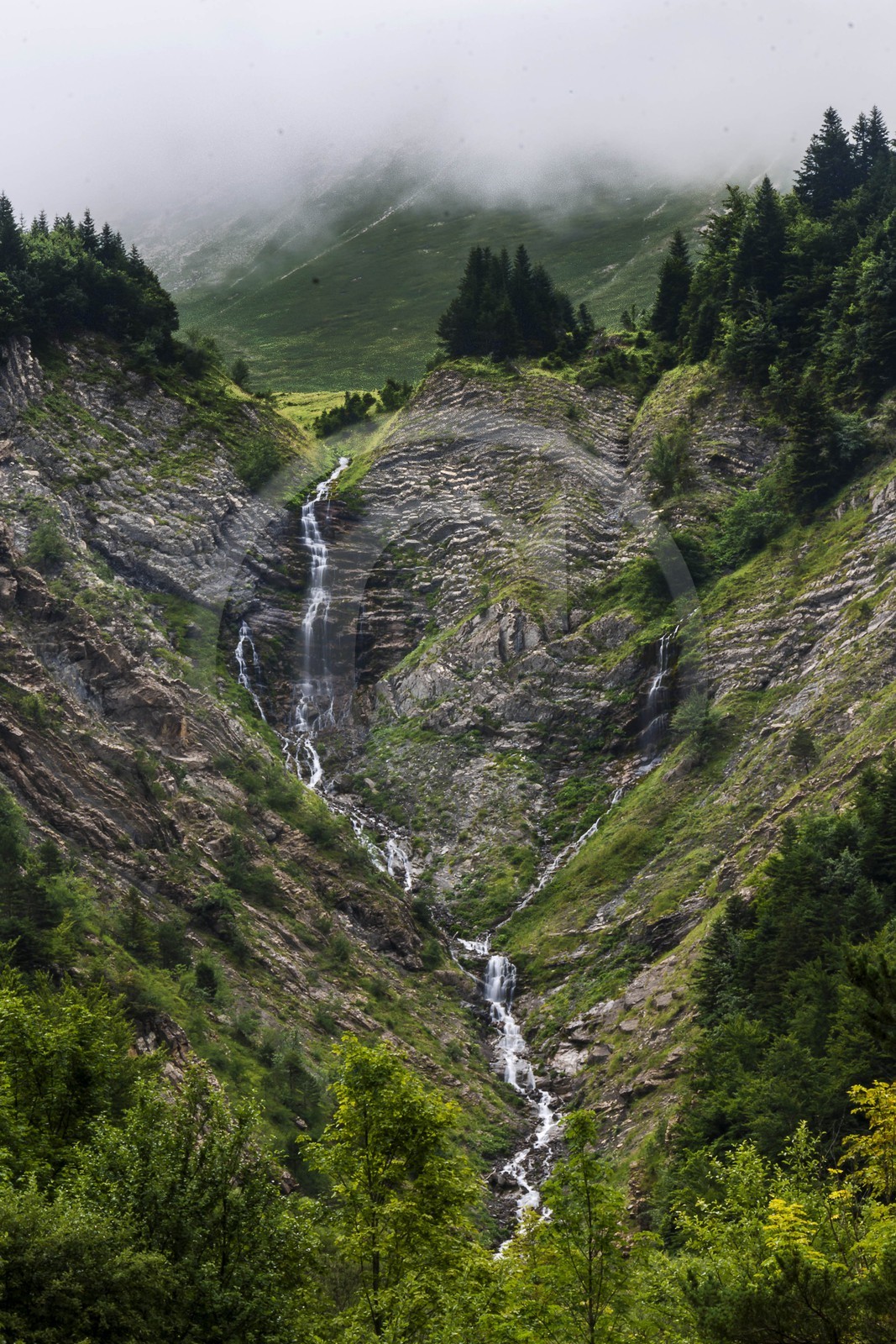 vallon de La Jarjatte, Cascade de Mougious