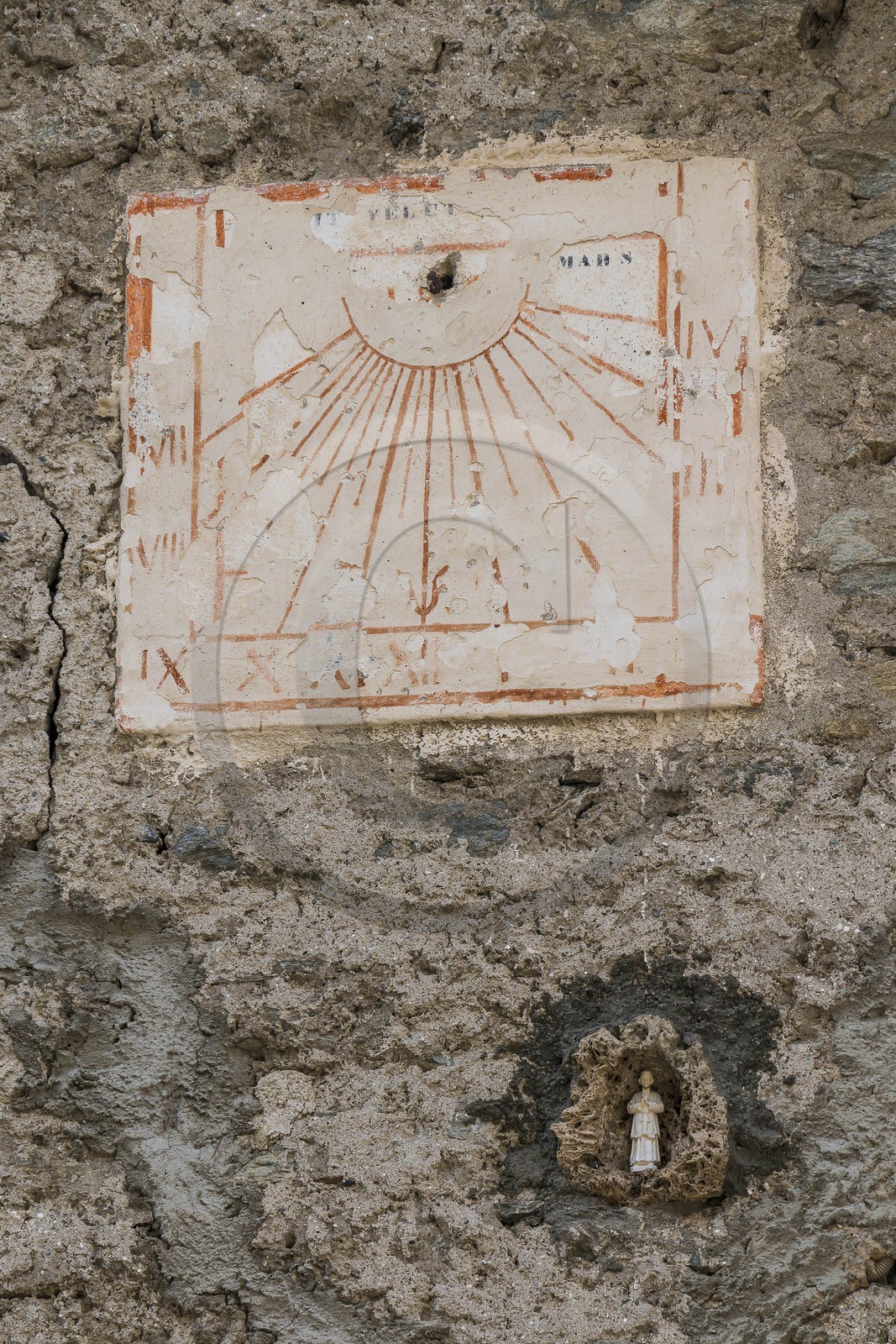 Bonneval-sur-Arc, cadran solaire et statuette