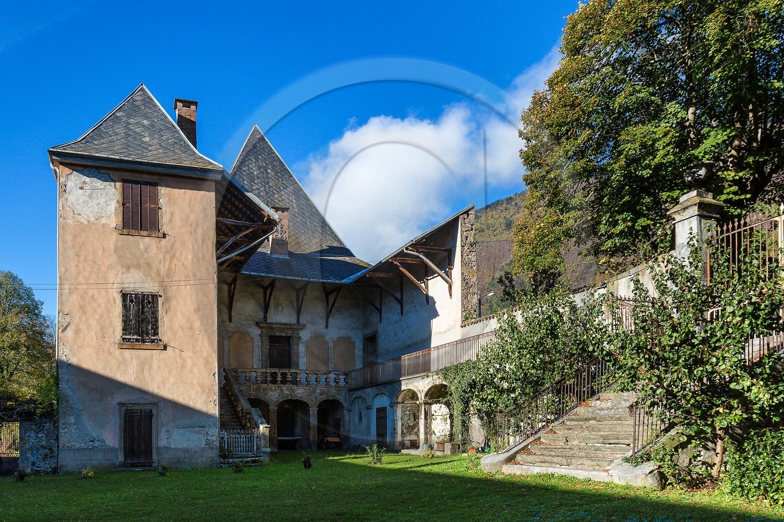 Valbonnais; Chateau Galvin, Haras du Don, Yelena Dovergne