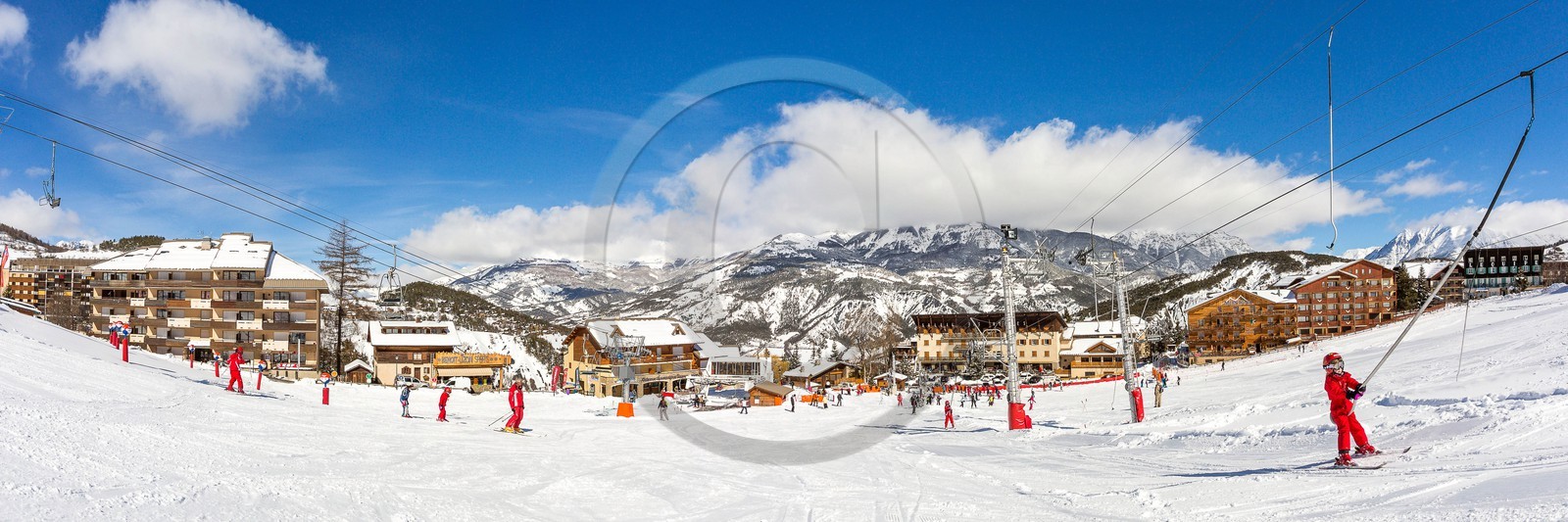 La station de ski Sauze Super-Sauze est une station village