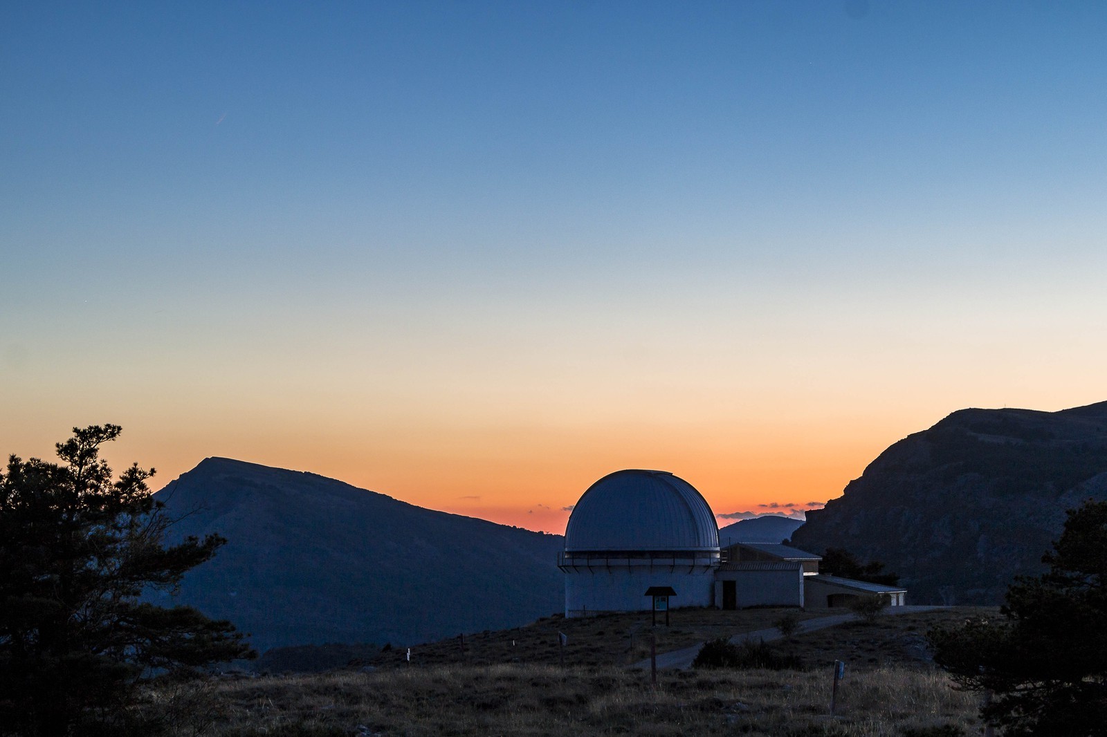 Caussols, plateau karstique de Calern, observatoire de la Cote d'Azur, Observatoire des sciences de l’Univers Caussols, plateau karstique de Calern, observatoire de la Cote d'Azur, Observatoire des sciences de l’Univers