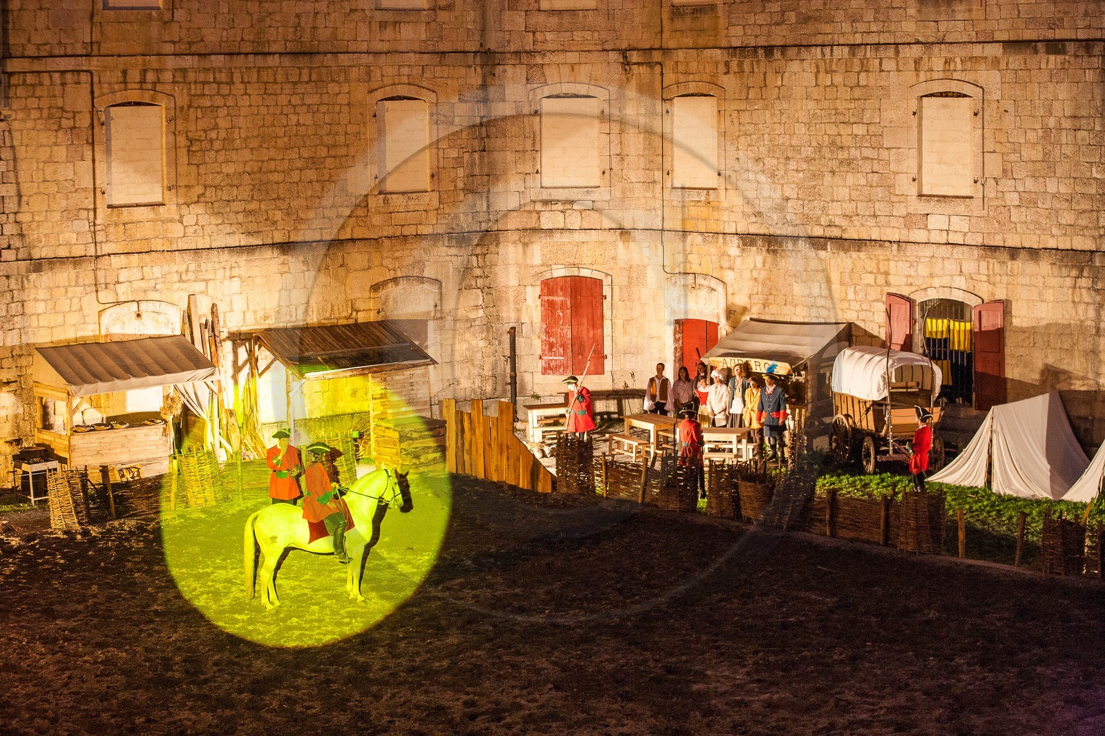 Mont-Dauphin, fortifications Vauban, caserne Rochambeau, spectacle équestre