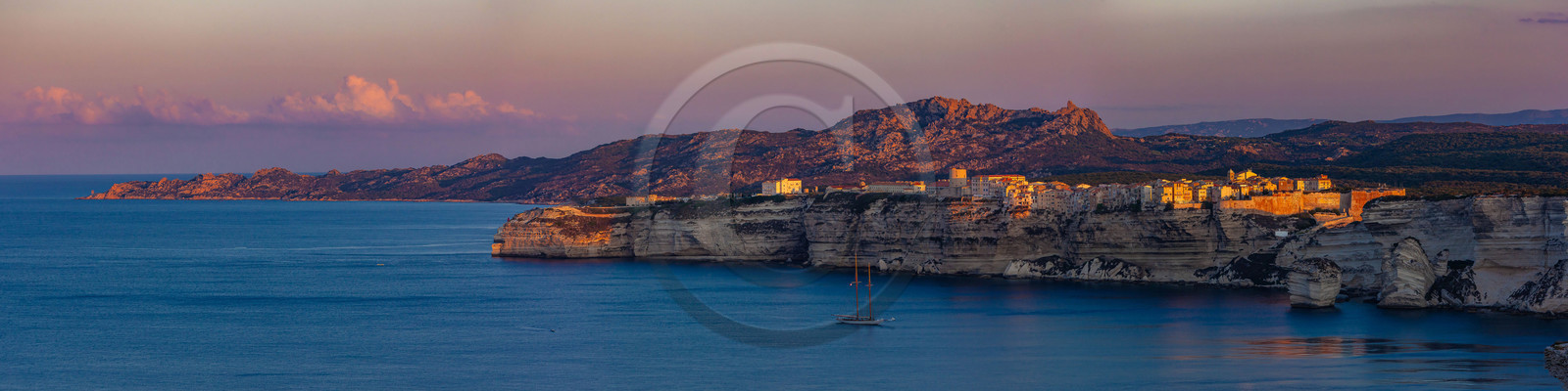 Lever de soleil sur Bonifacio