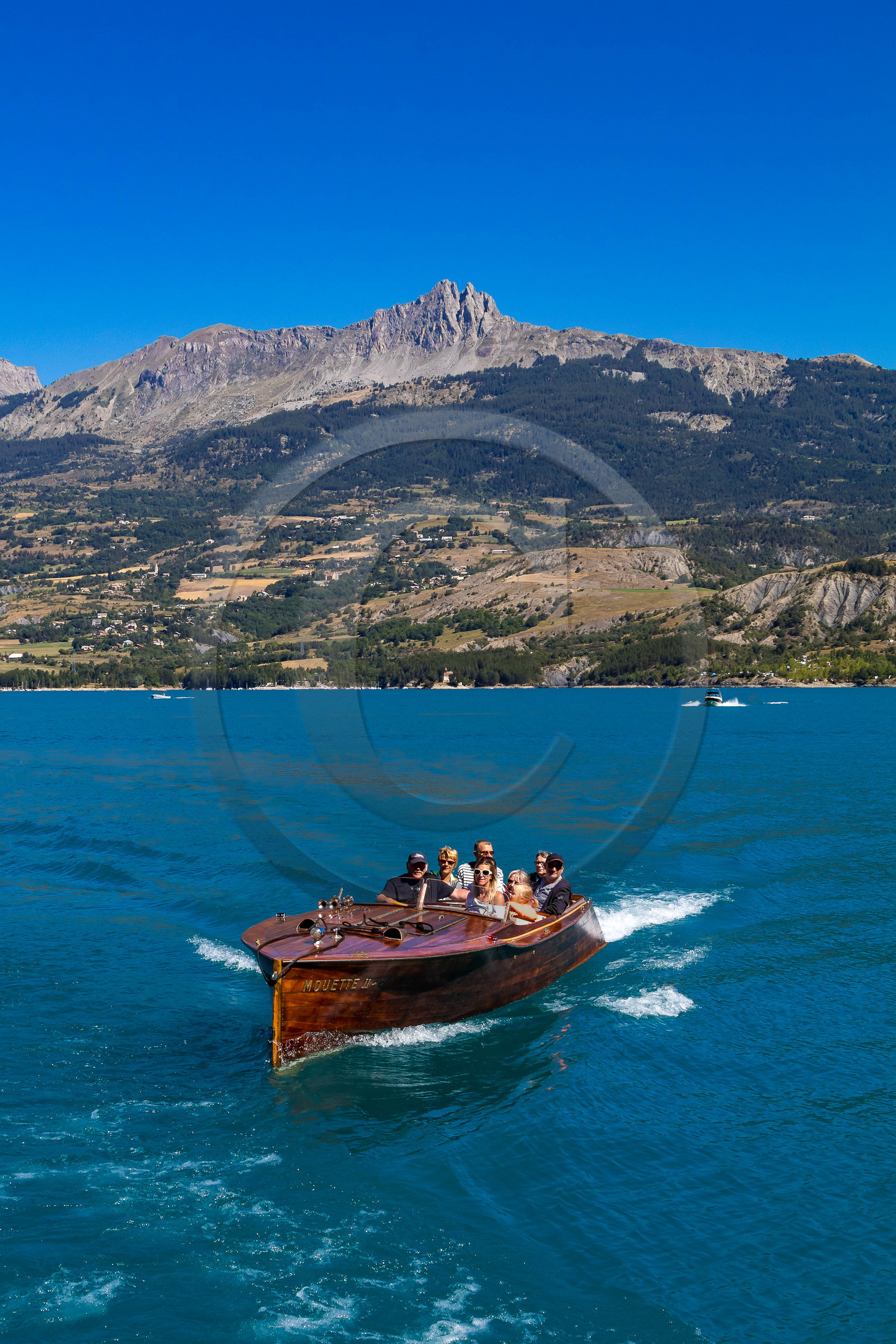 Out Emotion, croisière en vedette en acajou