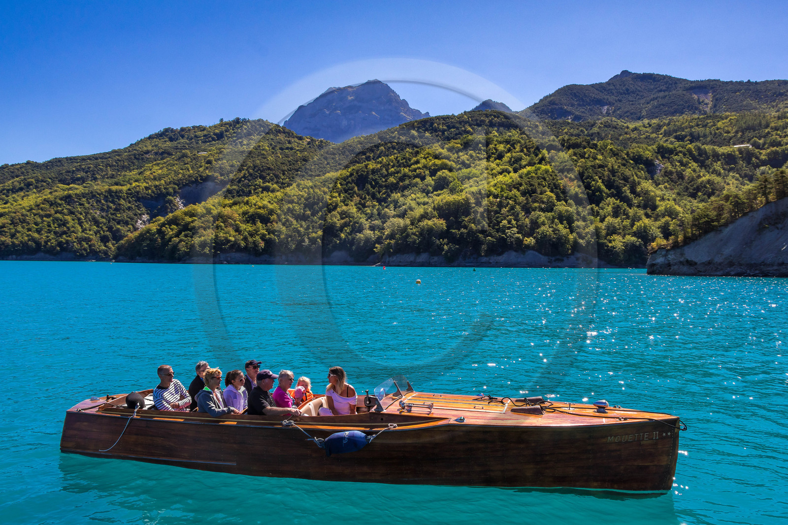 Out Emotion, croisière en vedette en acajou