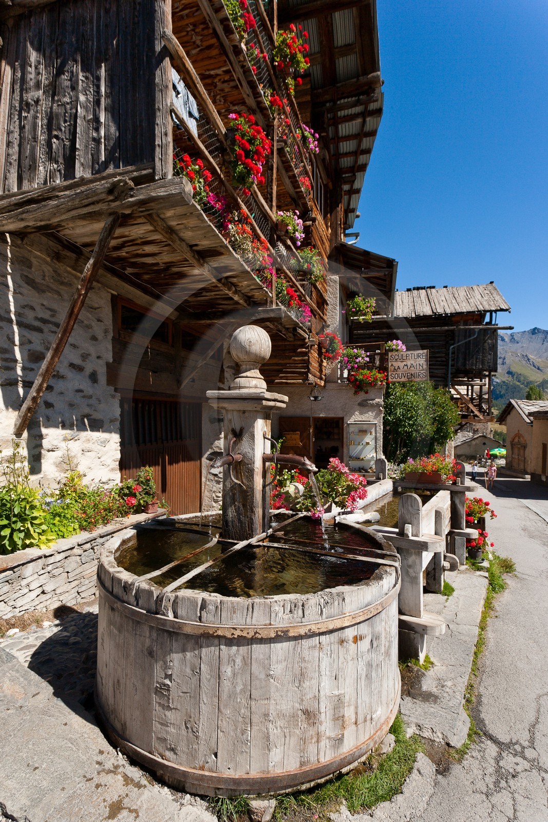 Saint-Véran, 2 042 m d'altitude,  plus haute commune  d'Europe