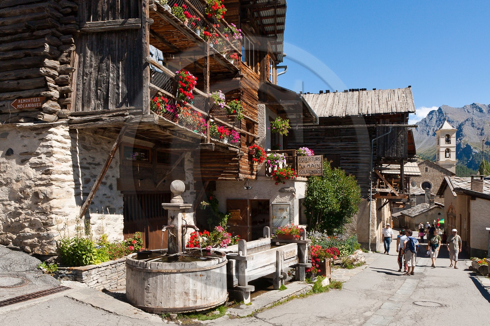 Saint-Véran, 2 042 m d'altitude,  plus haute commune  d'Europe
