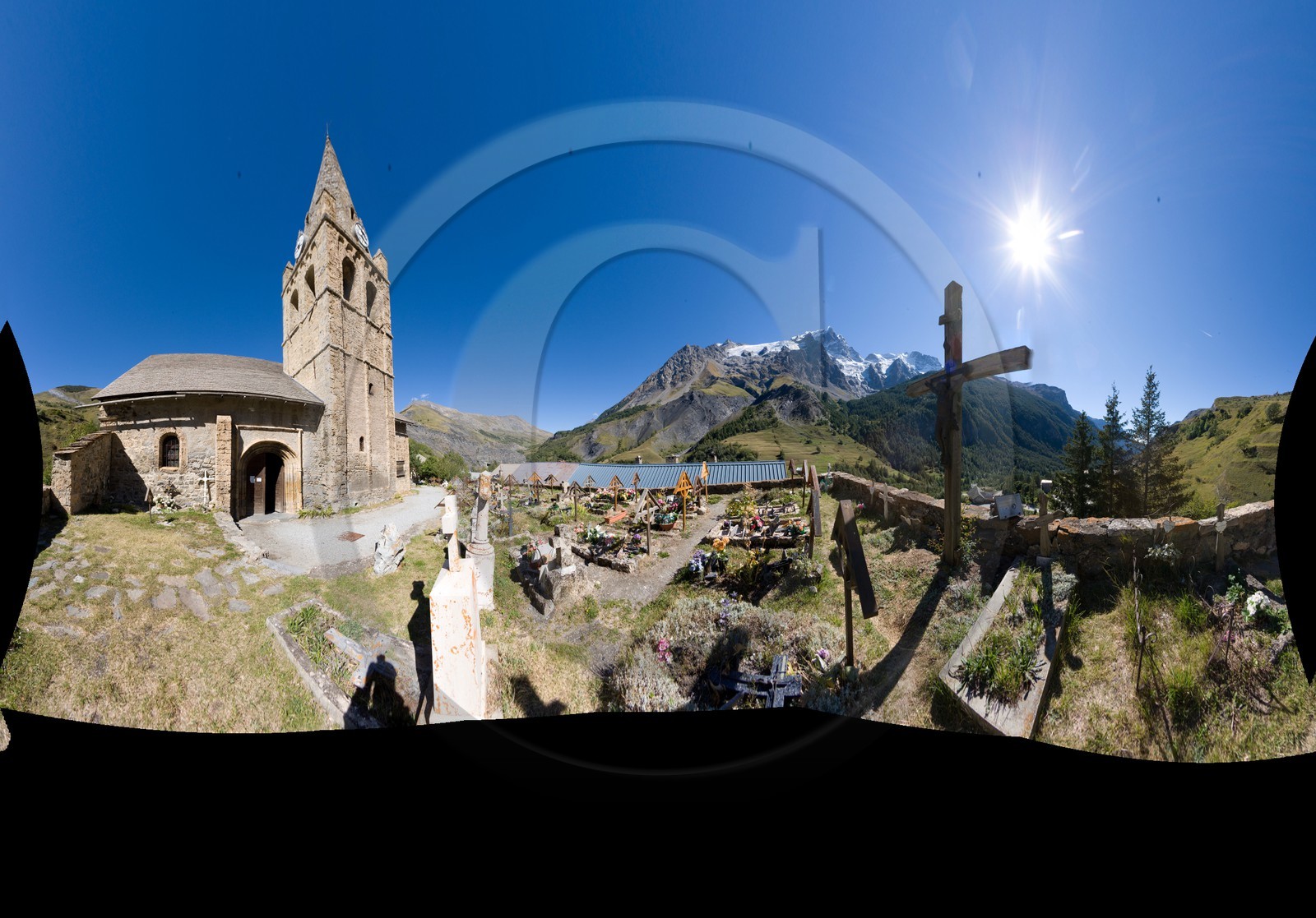 La Meije, La Grave, L'église romane  Notre-Dame-de-l'Assomption date du XIe et début XIIe siècle