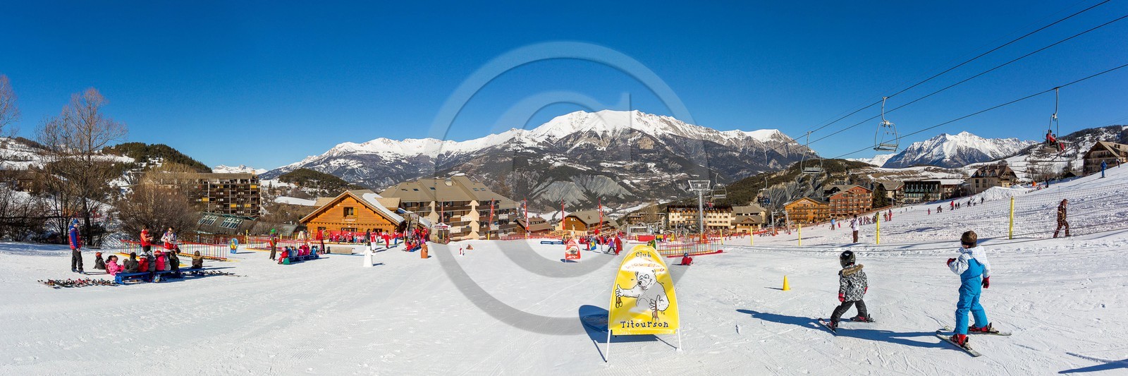 La station de ski Sauze Super-Sauze est une station village située entre 1400 et 2400 m